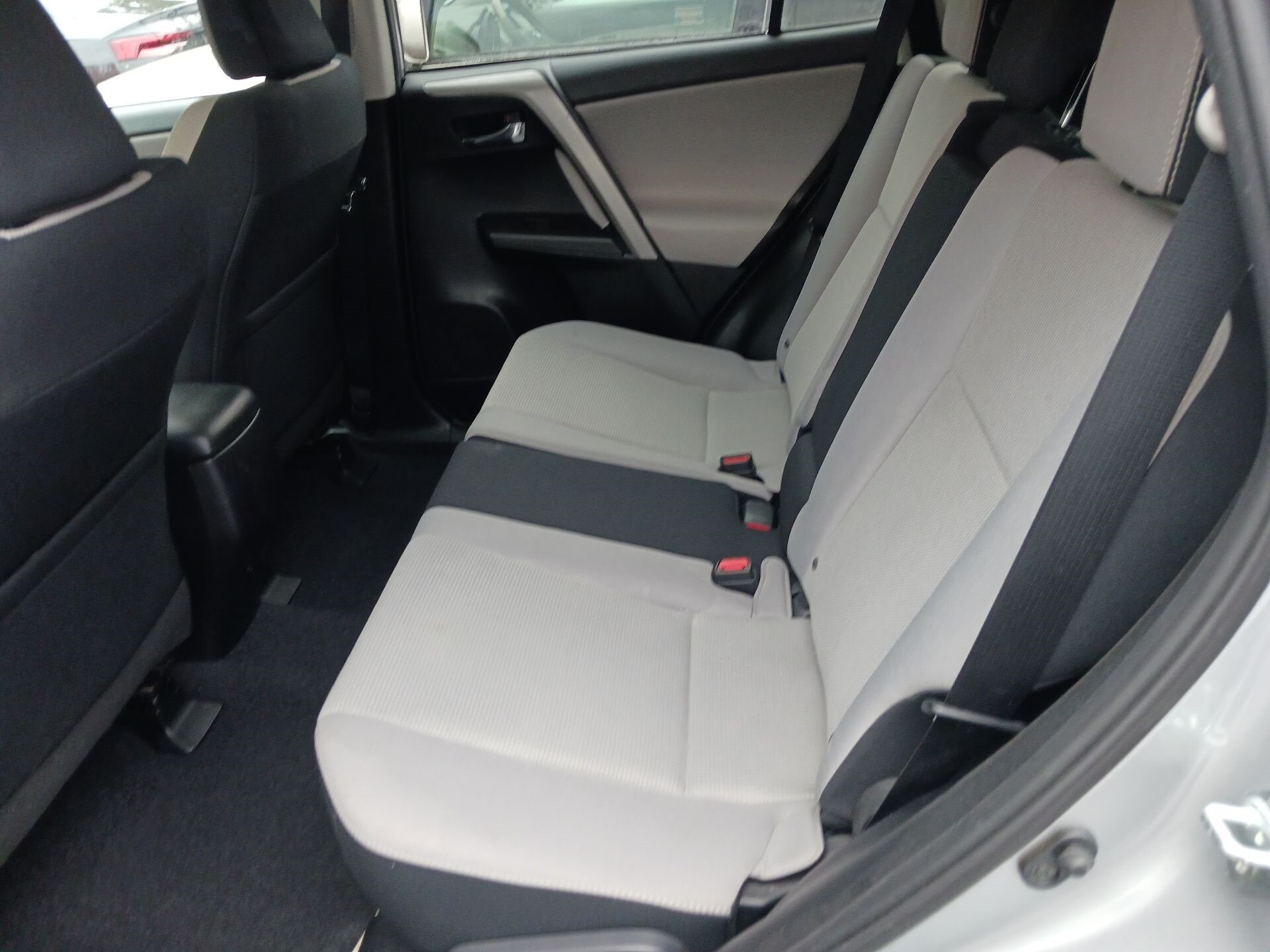 Thumbnail: 2016 Toyota RAV4 - 8
