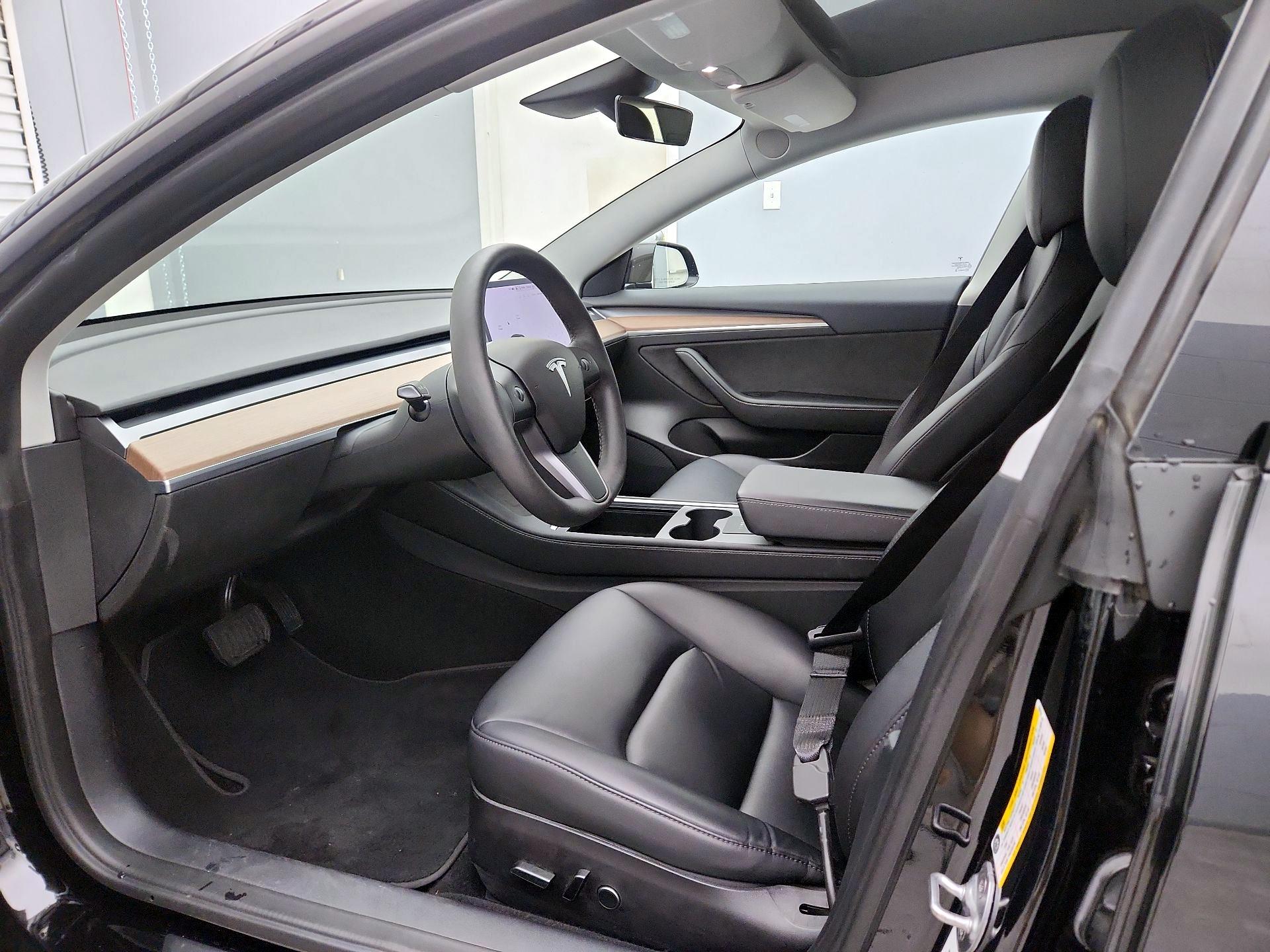 Thumbnail: 2022 Tesla Model 3 - 11