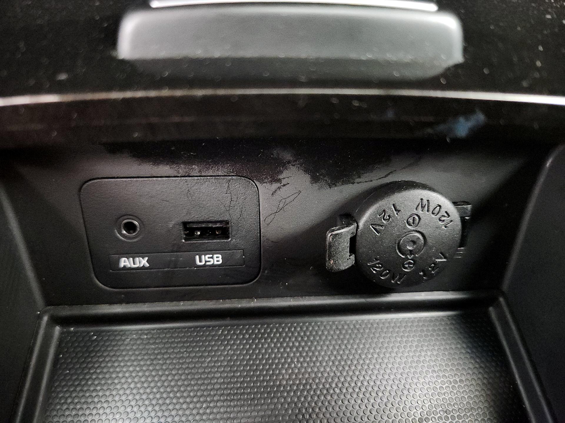 Thumbnail: 2014 Kia Cadenza - 18