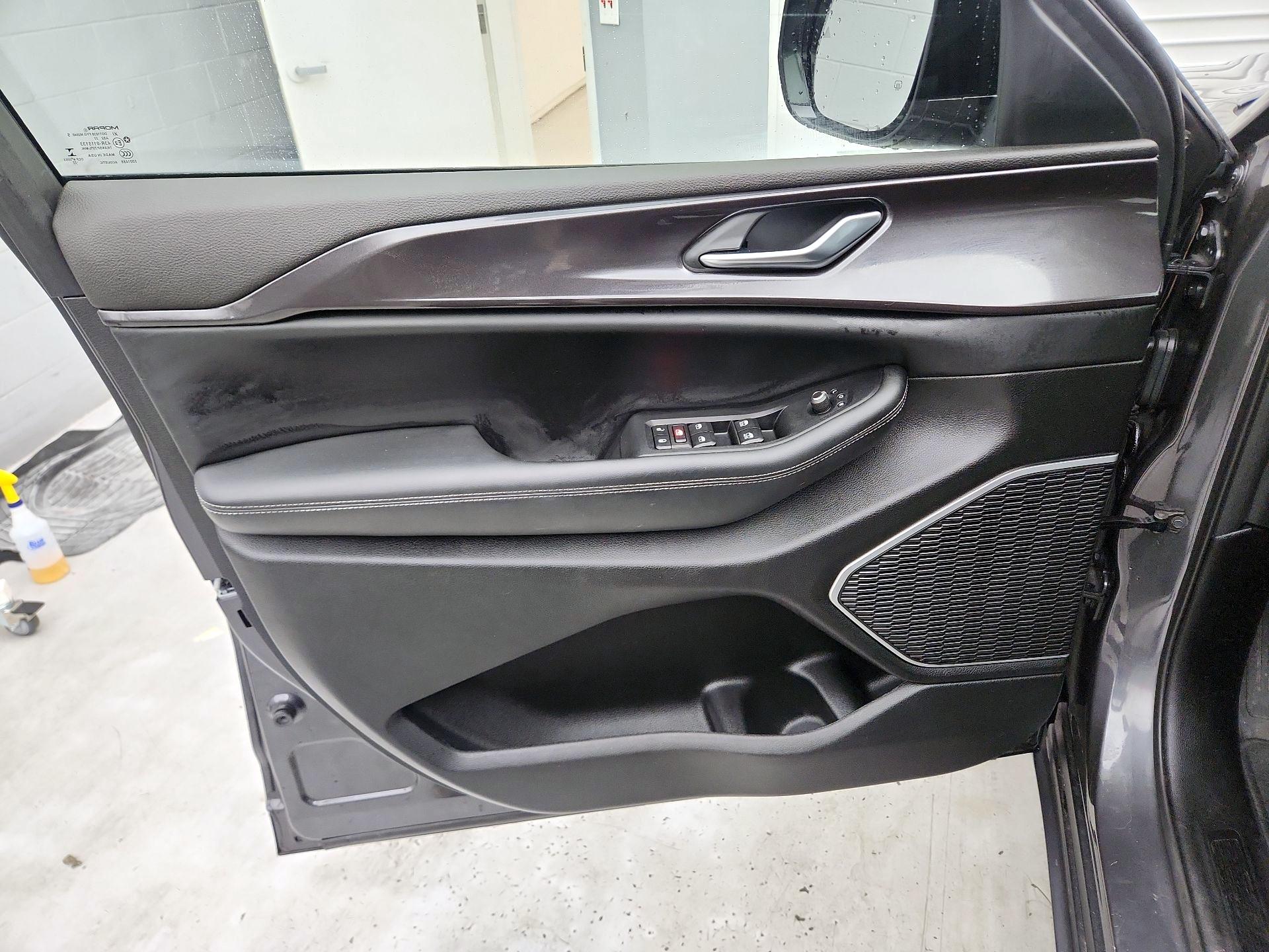 Thumbnail: 2022 Jeep Grand Cherokee - 12