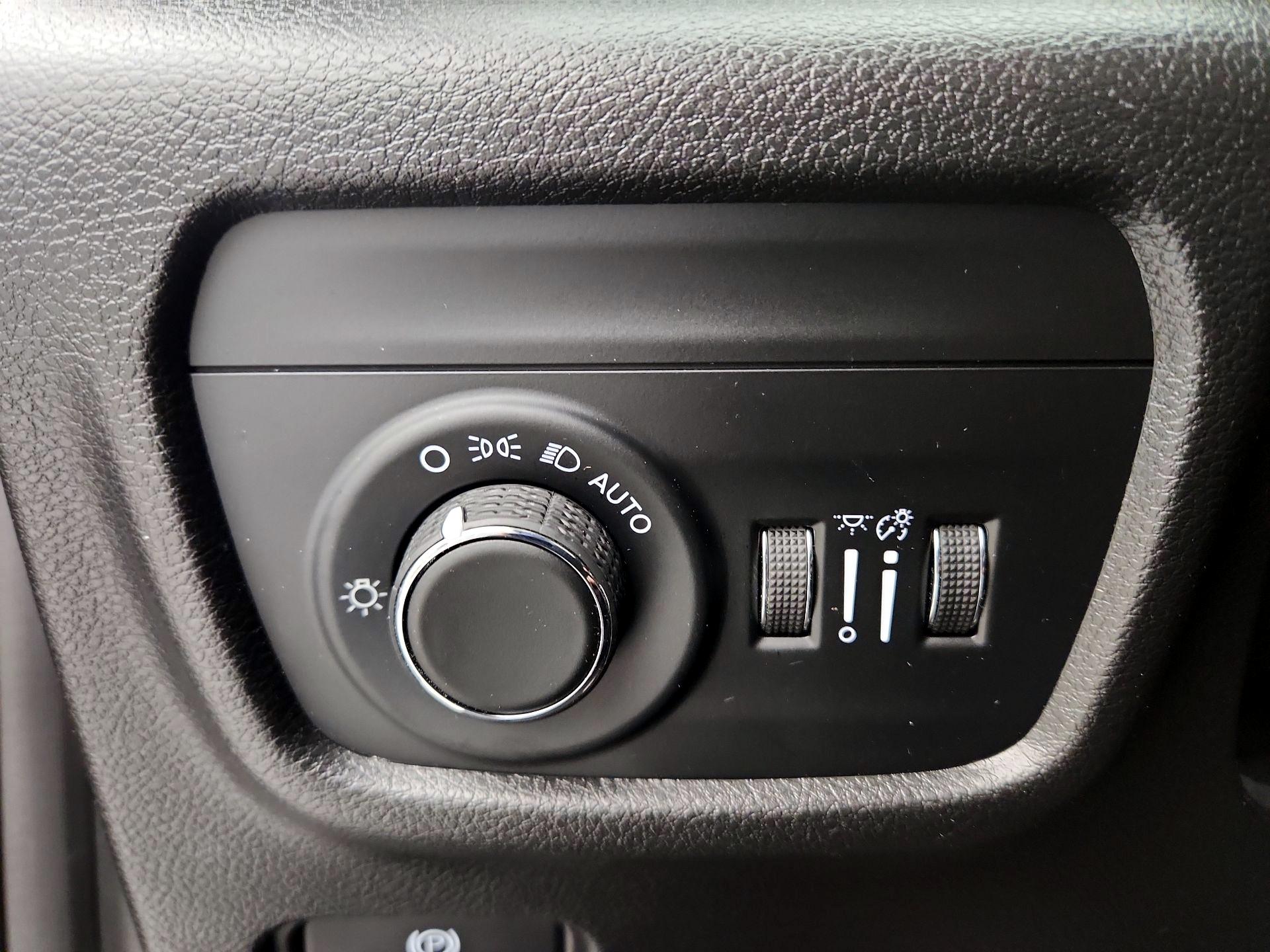 Thumbnail: 2022 Jeep Grand Cherokee - 13