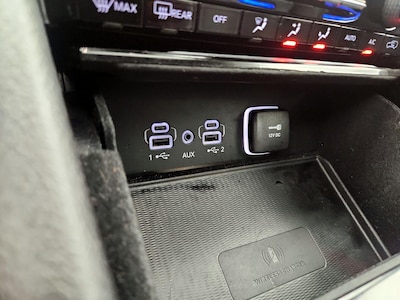 USB/AUX Ports