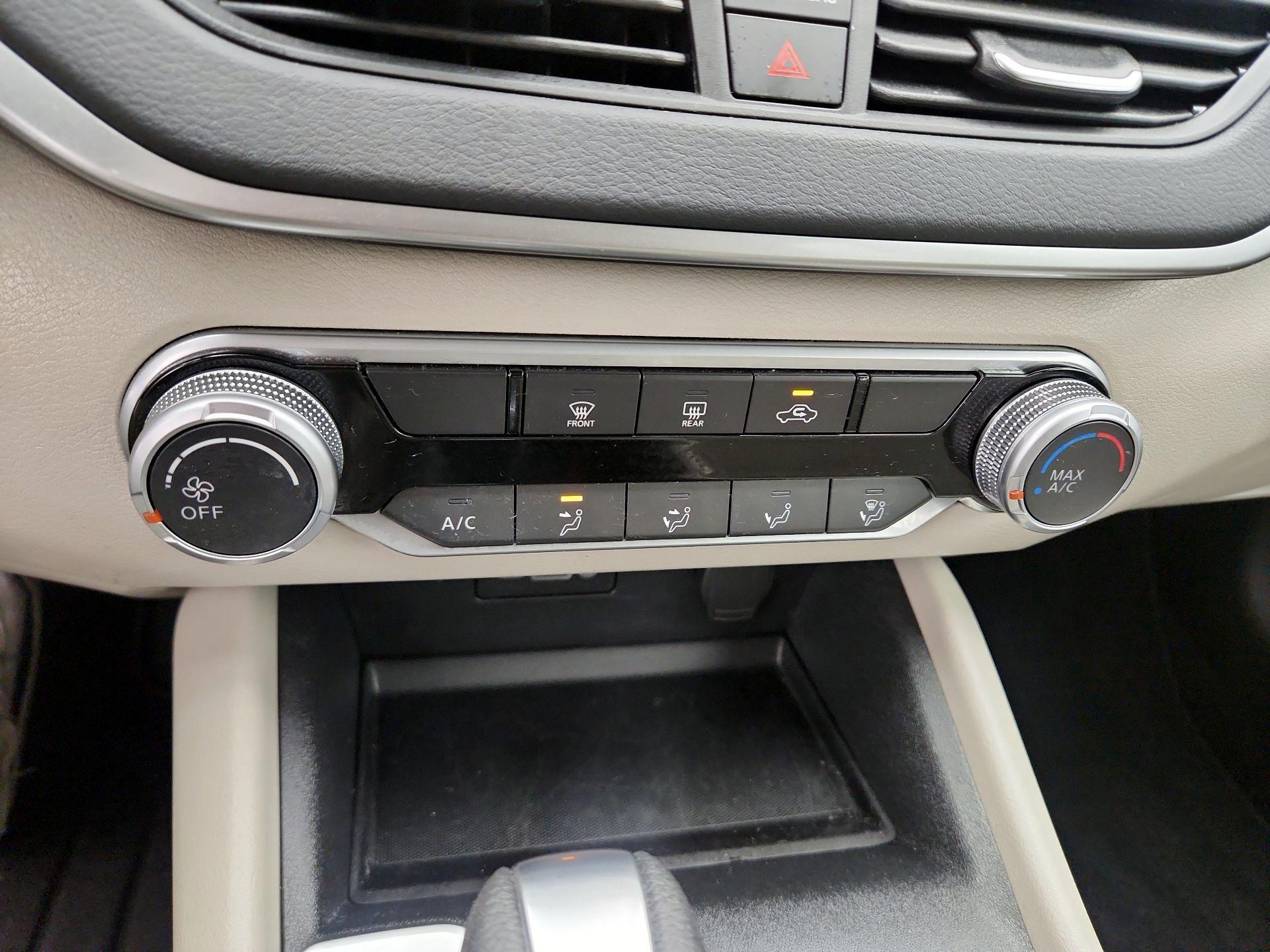 Thumbnail: 2020 Nissan Altima - 16