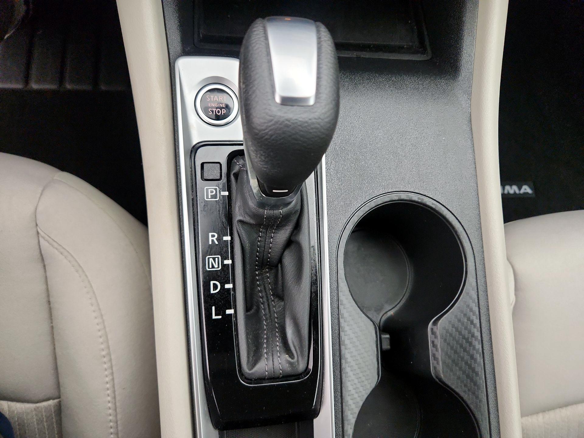 Thumbnail: 2020 Nissan Altima - 17