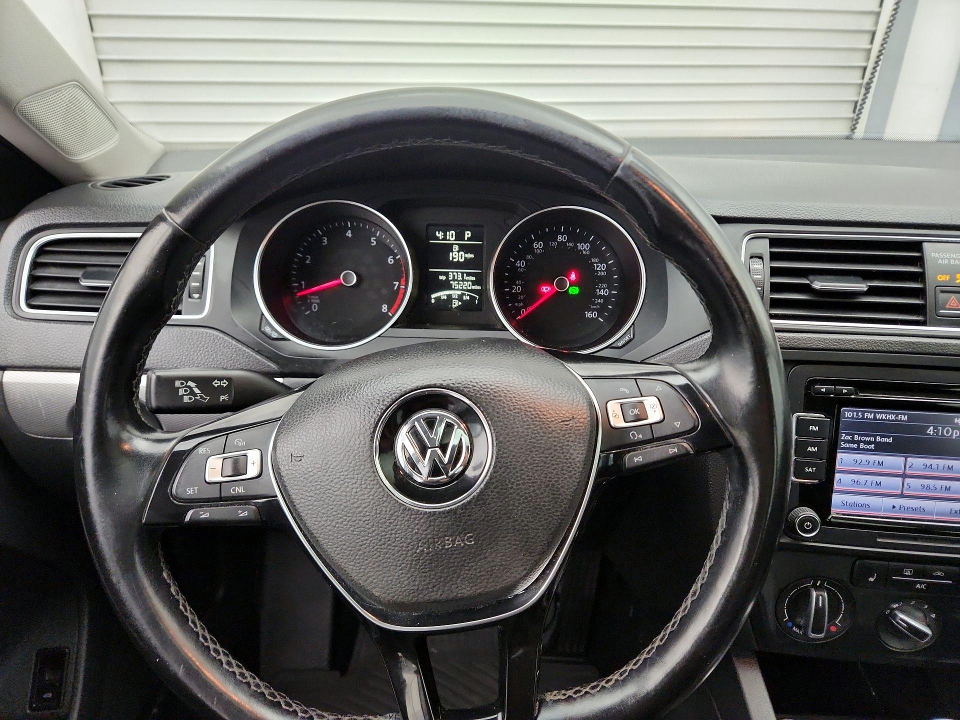 Thumbnail: 2015 Volkswagen Jetta - 10