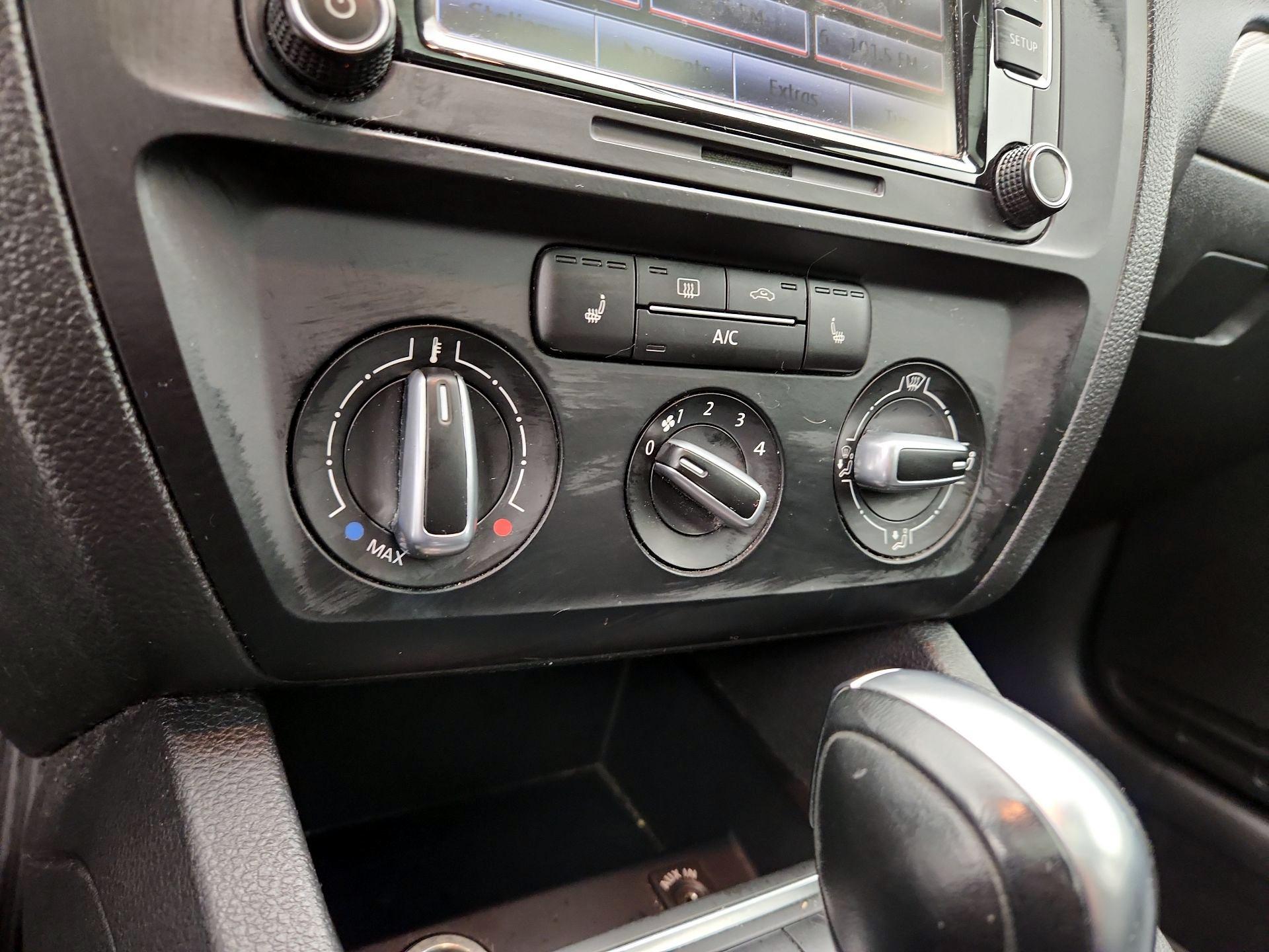 Thumbnail: 2015 Volkswagen Jetta - 16