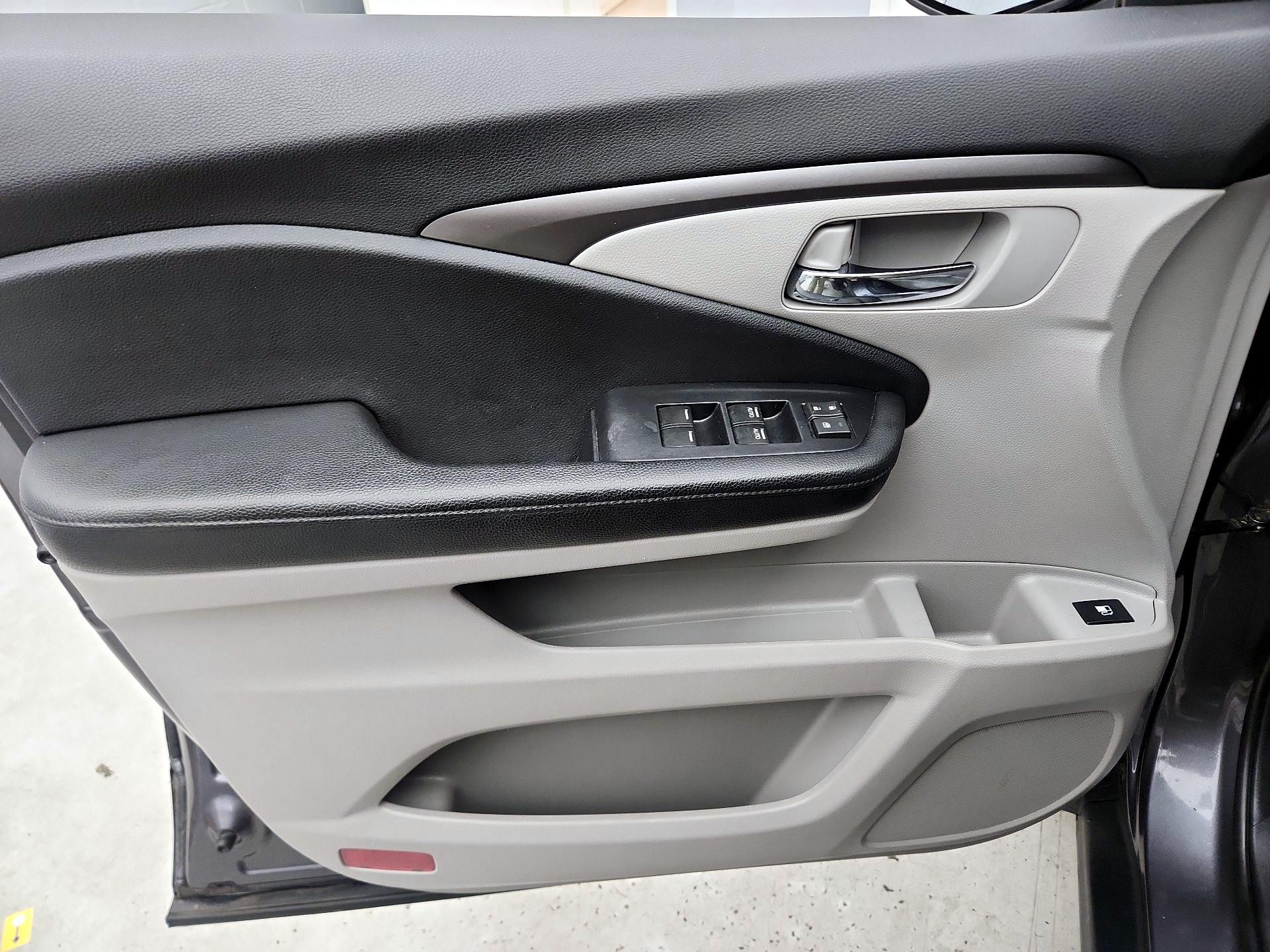 Thumbnail: 2019 Honda Pilot - 12