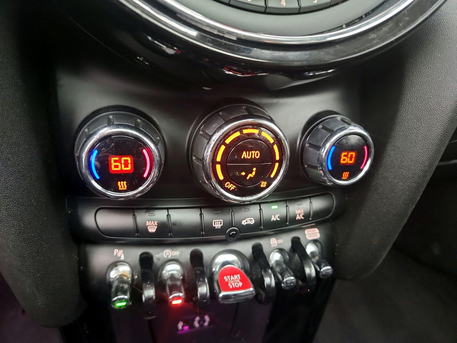 Thumbnail: 2018 MINI Cooper Hardtop - 17