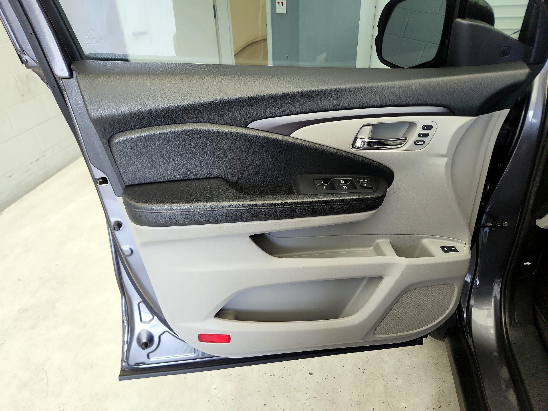 Thumbnail: 2020 Honda Pilot - 12