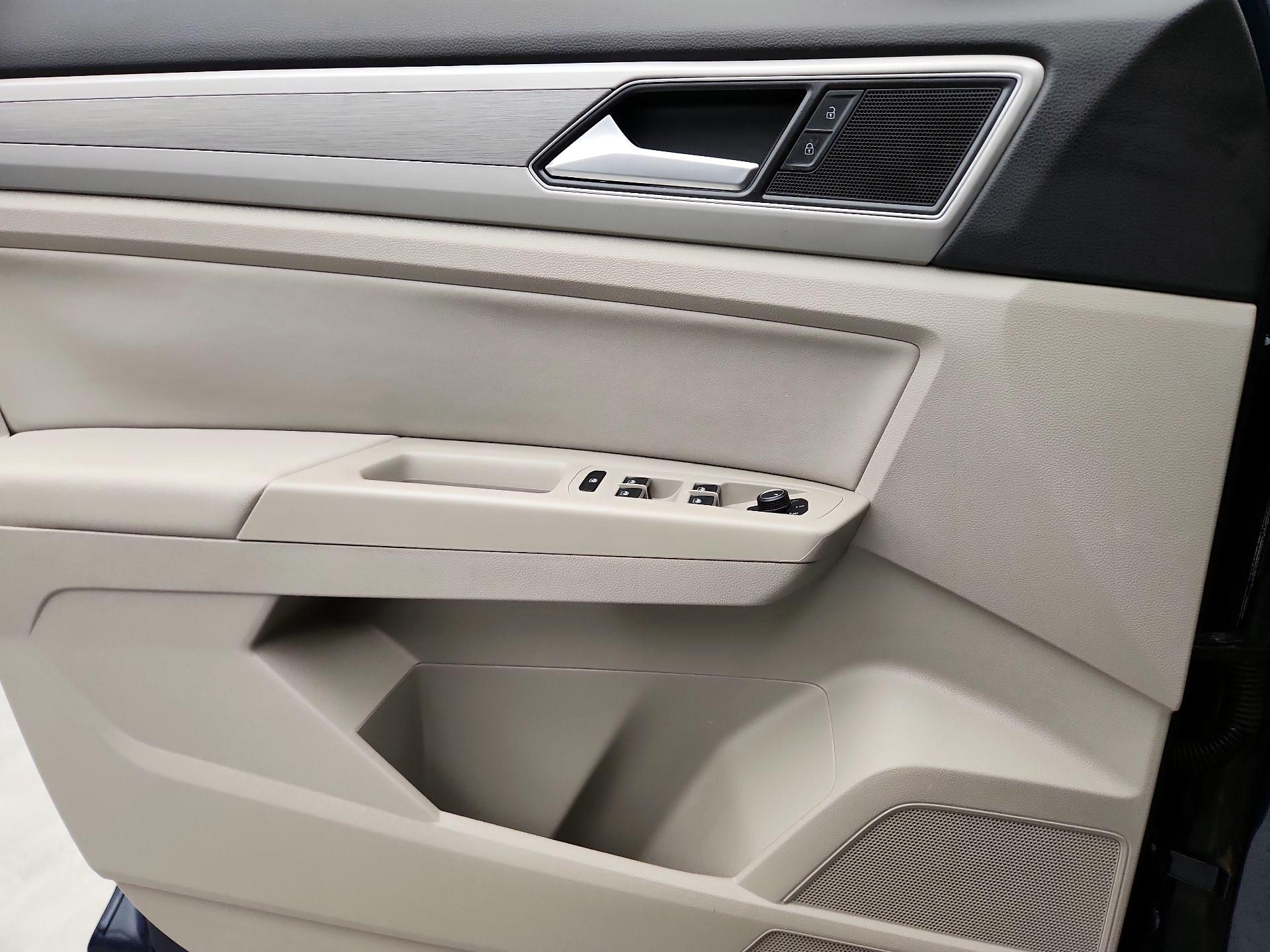 Thumbnail: 2018 Volkswagen Atlas - 12