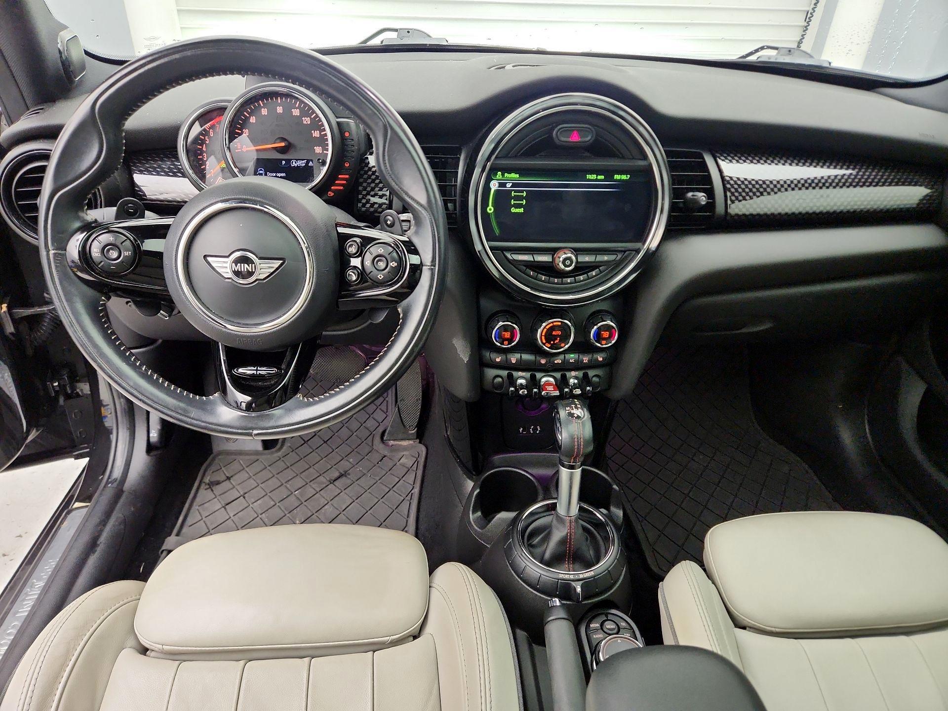 Thumbnail: 2017 MINI Cooper Hardtop - 9