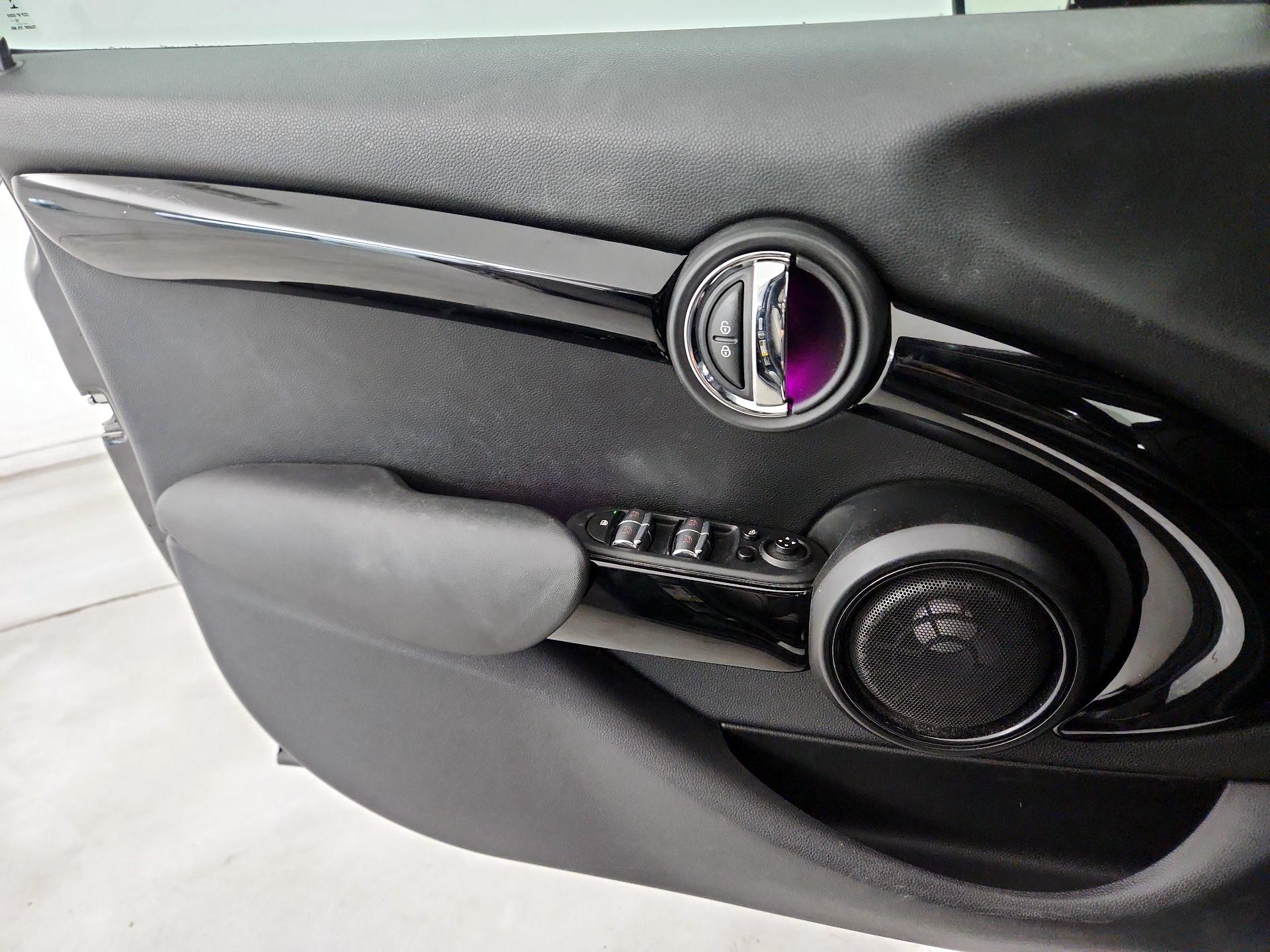 Thumbnail: 2017 MINI Cooper Hardtop - 12