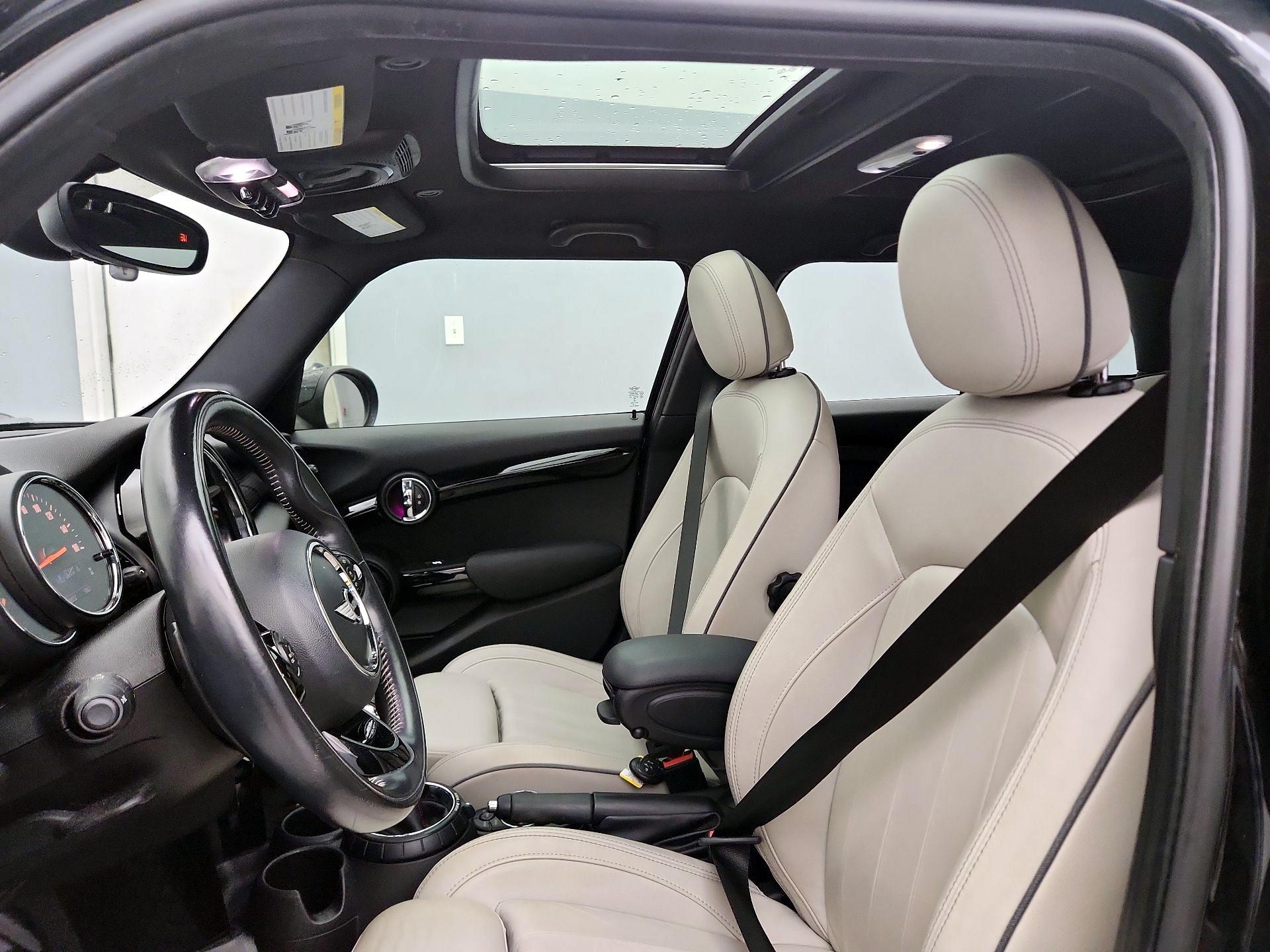Thumbnail: 2017 MINI Cooper Hardtop - 19