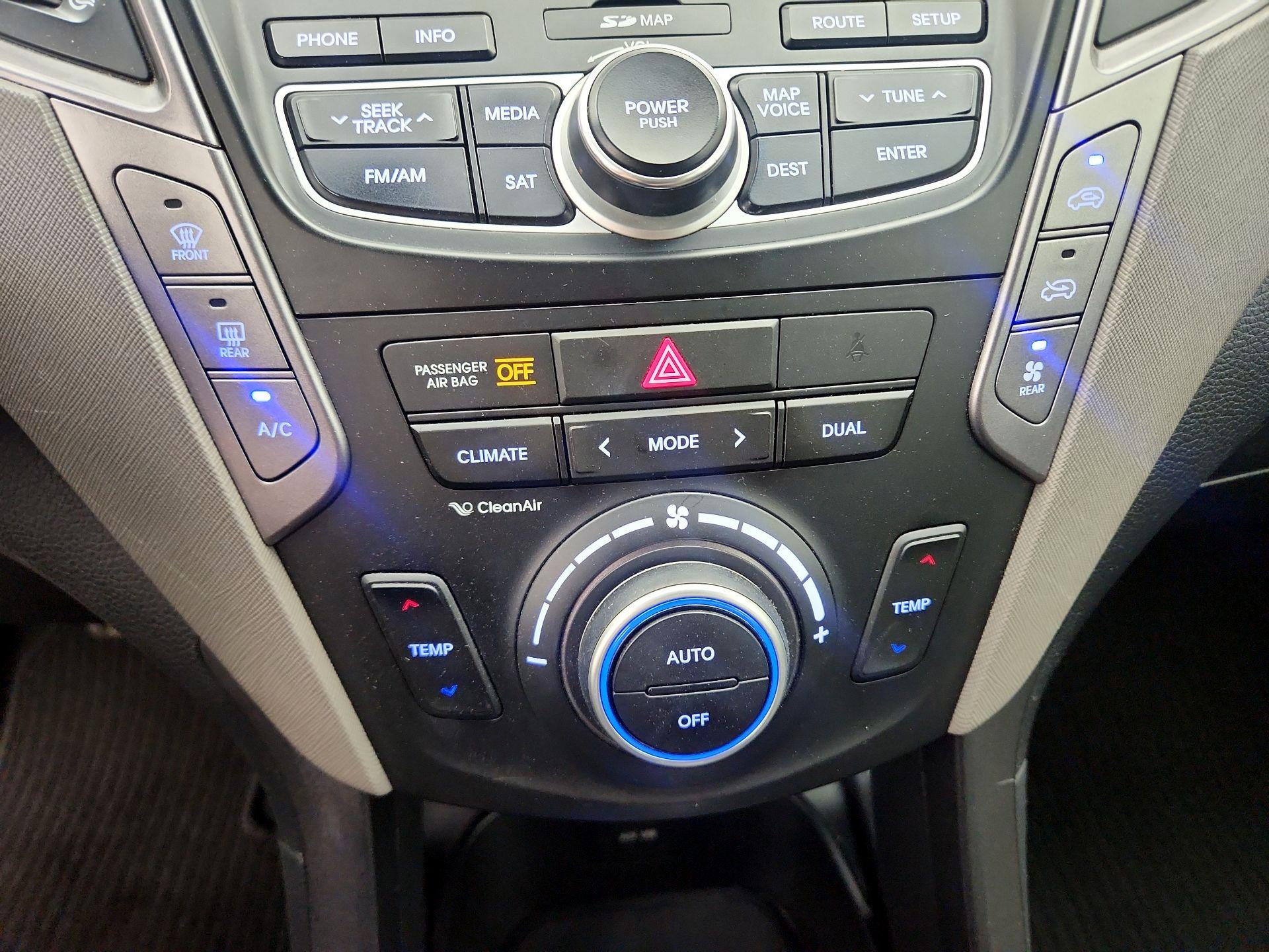 Thumbnail: 2015 Hyundai Santa Fe - 17