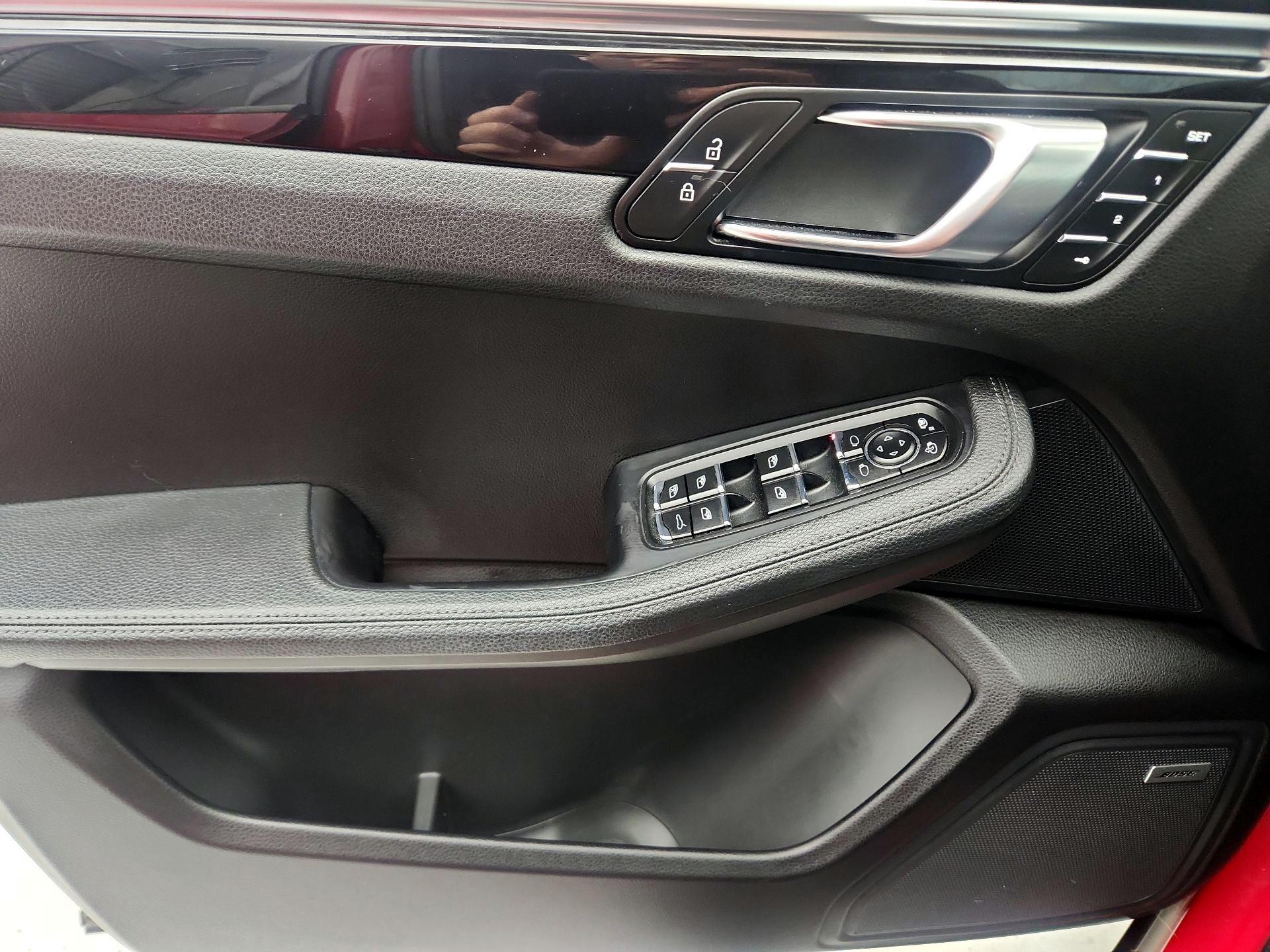 Thumbnail: 2020 Porsche Macan - 12