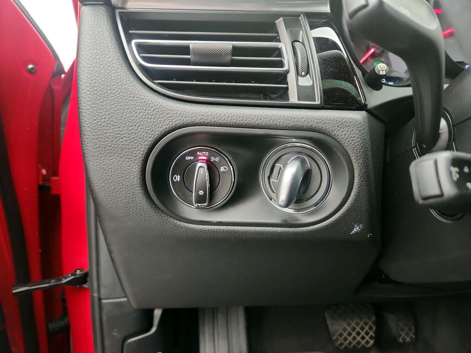 Thumbnail: 2020 Porsche Macan - 13