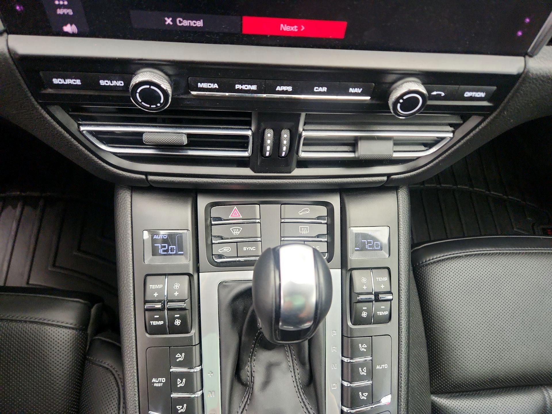 Thumbnail: 2020 Porsche Macan - 17