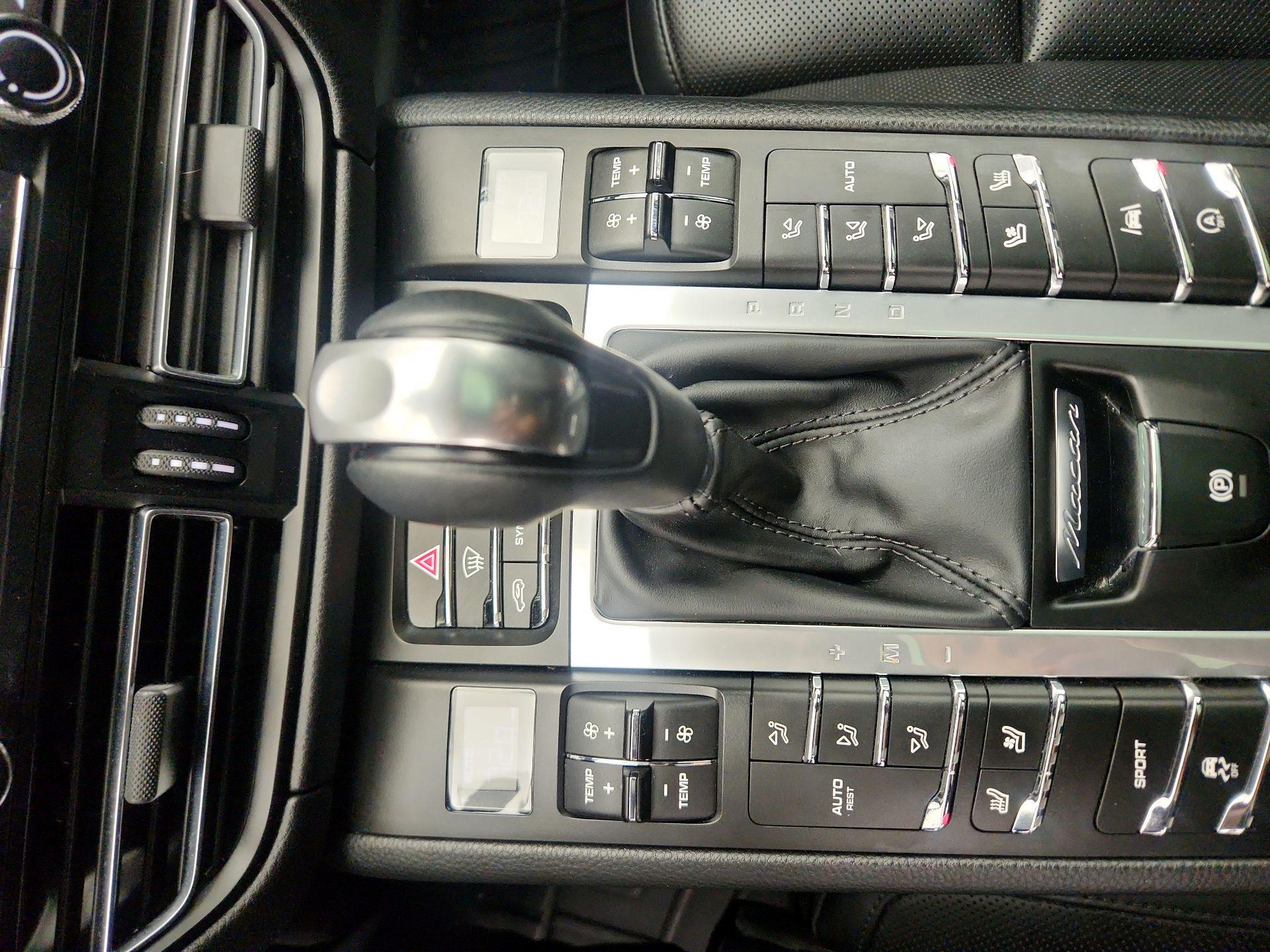 Thumbnail: 2020 Porsche Macan - 18