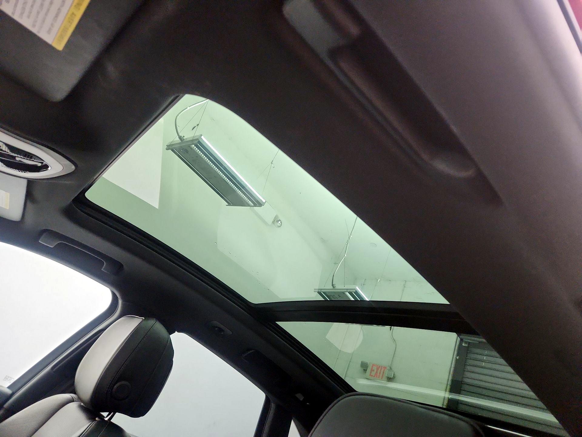 Thumbnail: 2020 Porsche Macan - 20