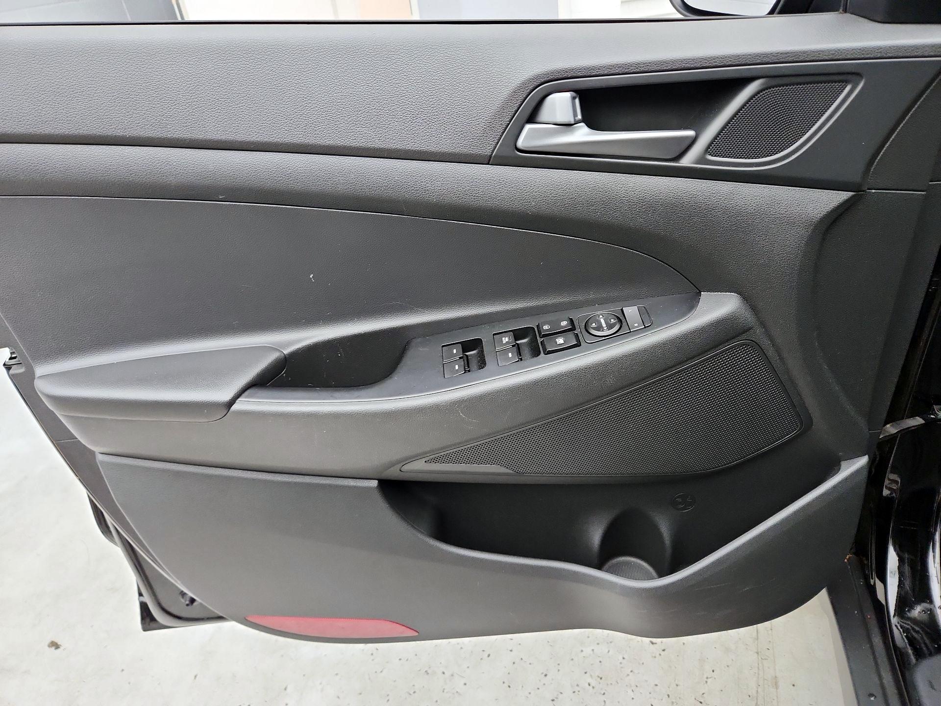 Thumbnail: 2016 Hyundai Tucson - 12
