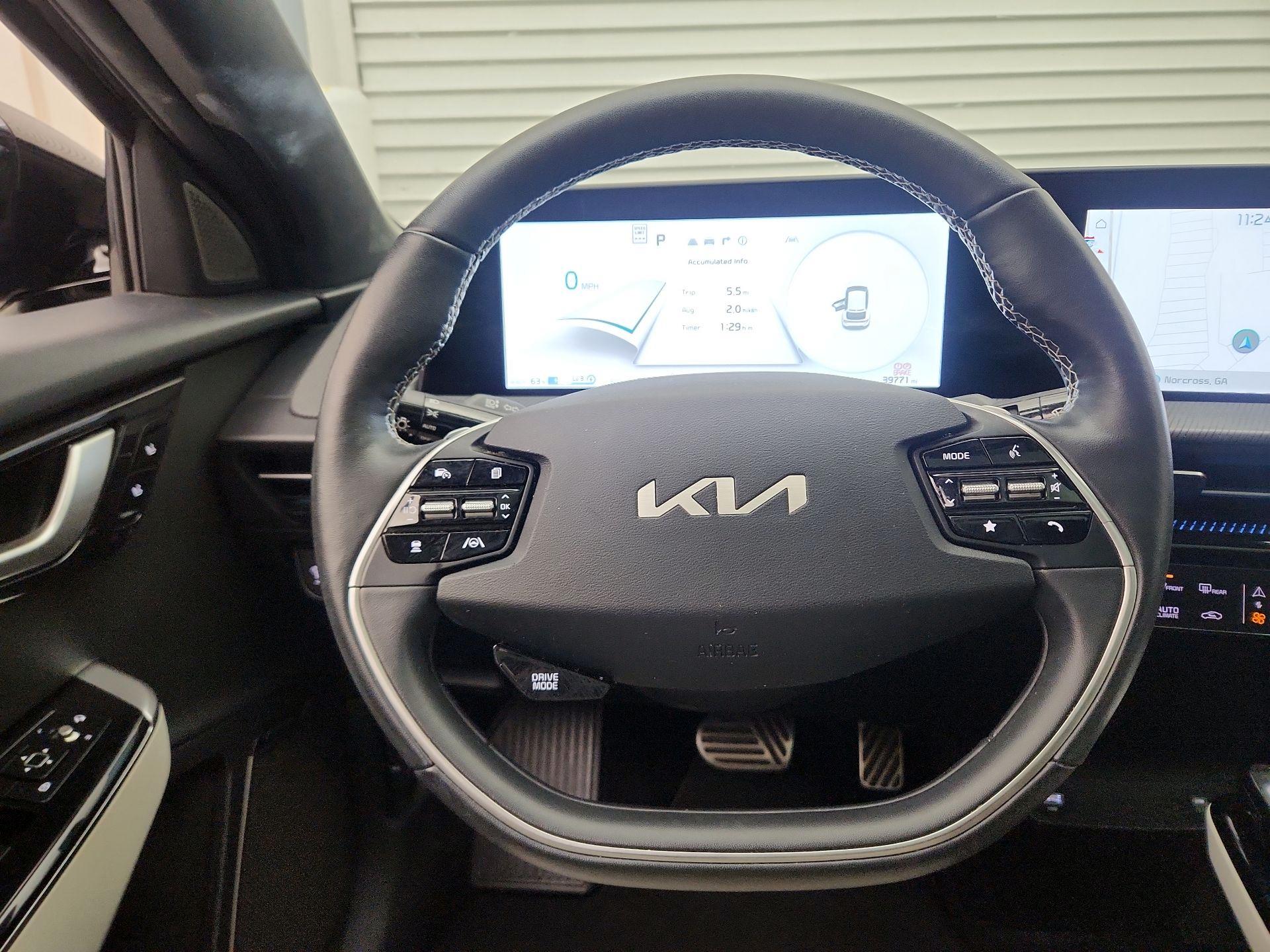 Thumbnail: 2022 Kia EV6 - 10