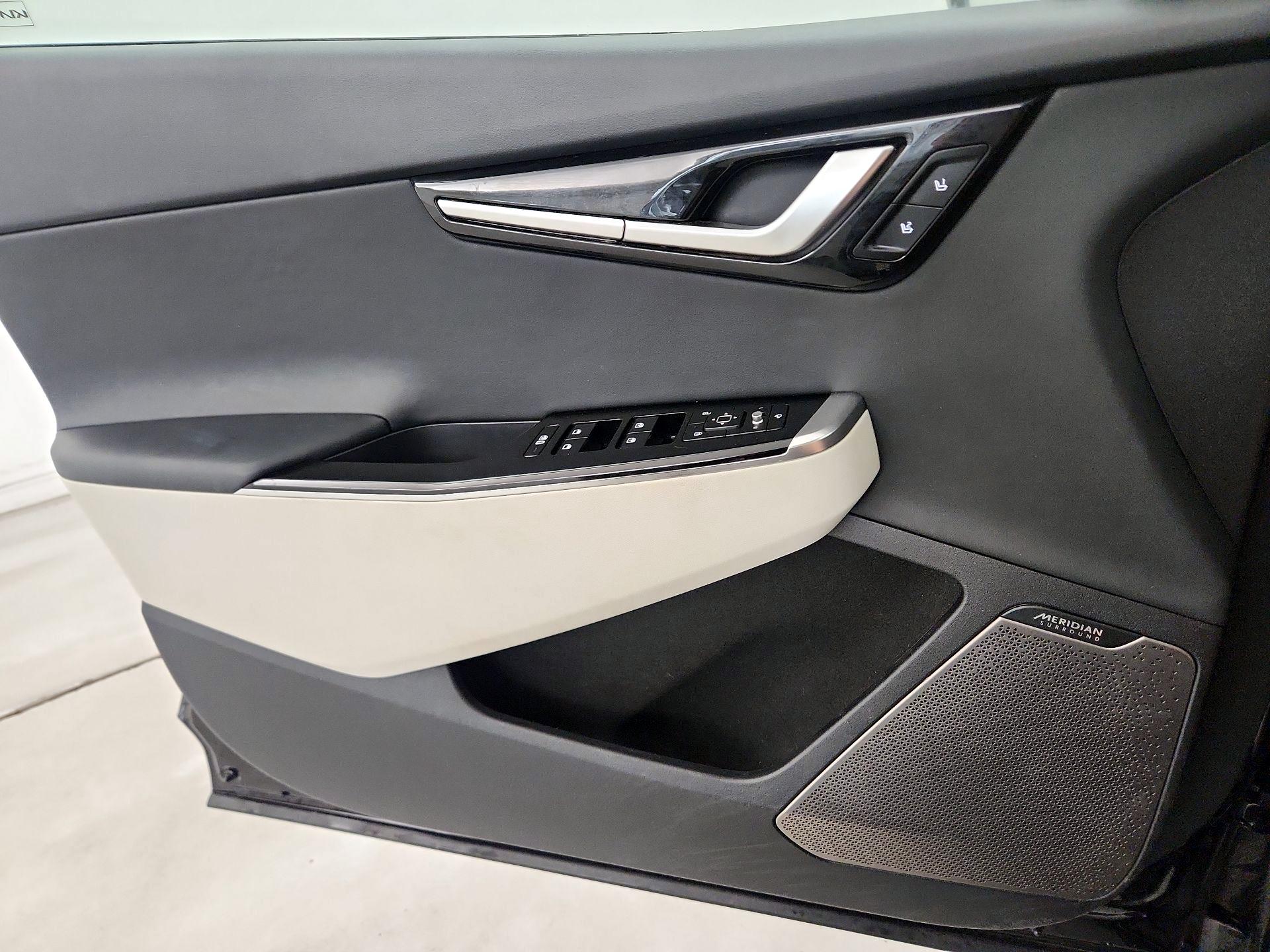 Thumbnail: 2022 Kia EV6 - 12