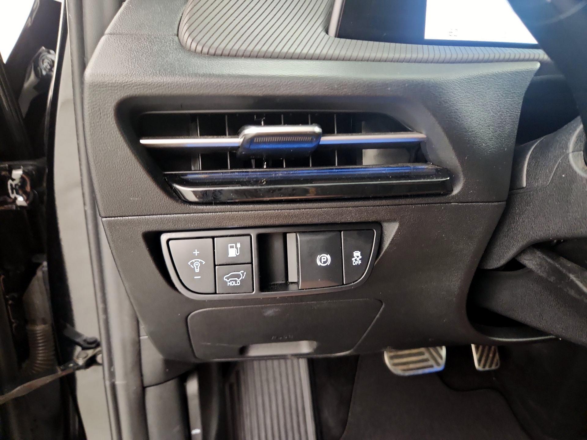 Thumbnail: 2022 Kia EV6 - 13