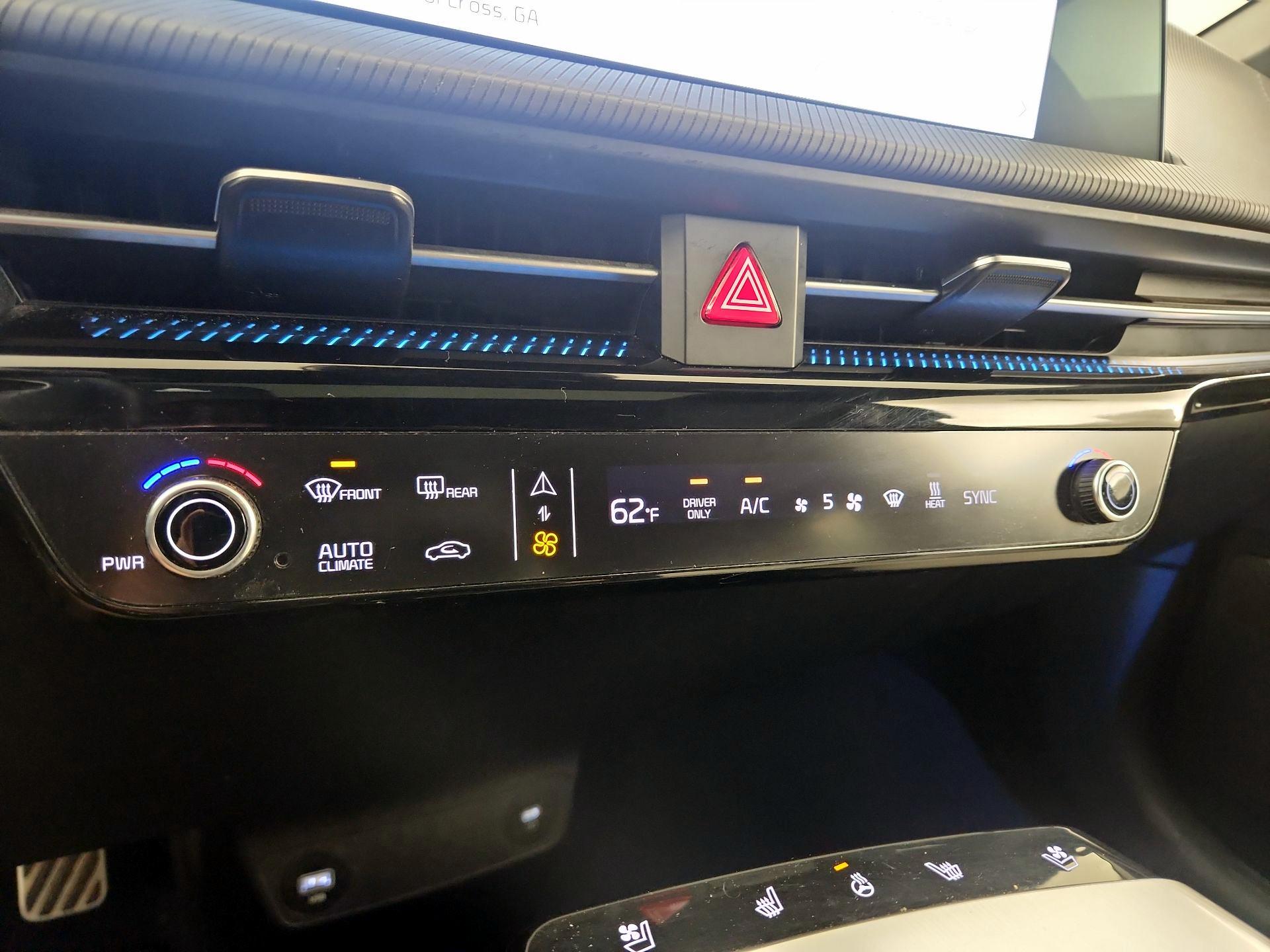 Thumbnail: 2022 Kia EV6 - 17