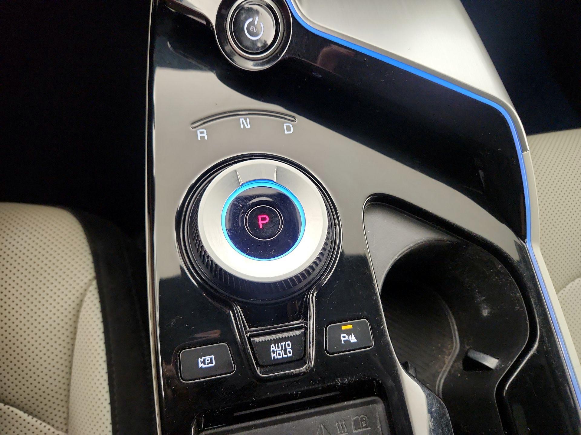 Thumbnail: 2022 Kia EV6 - 18