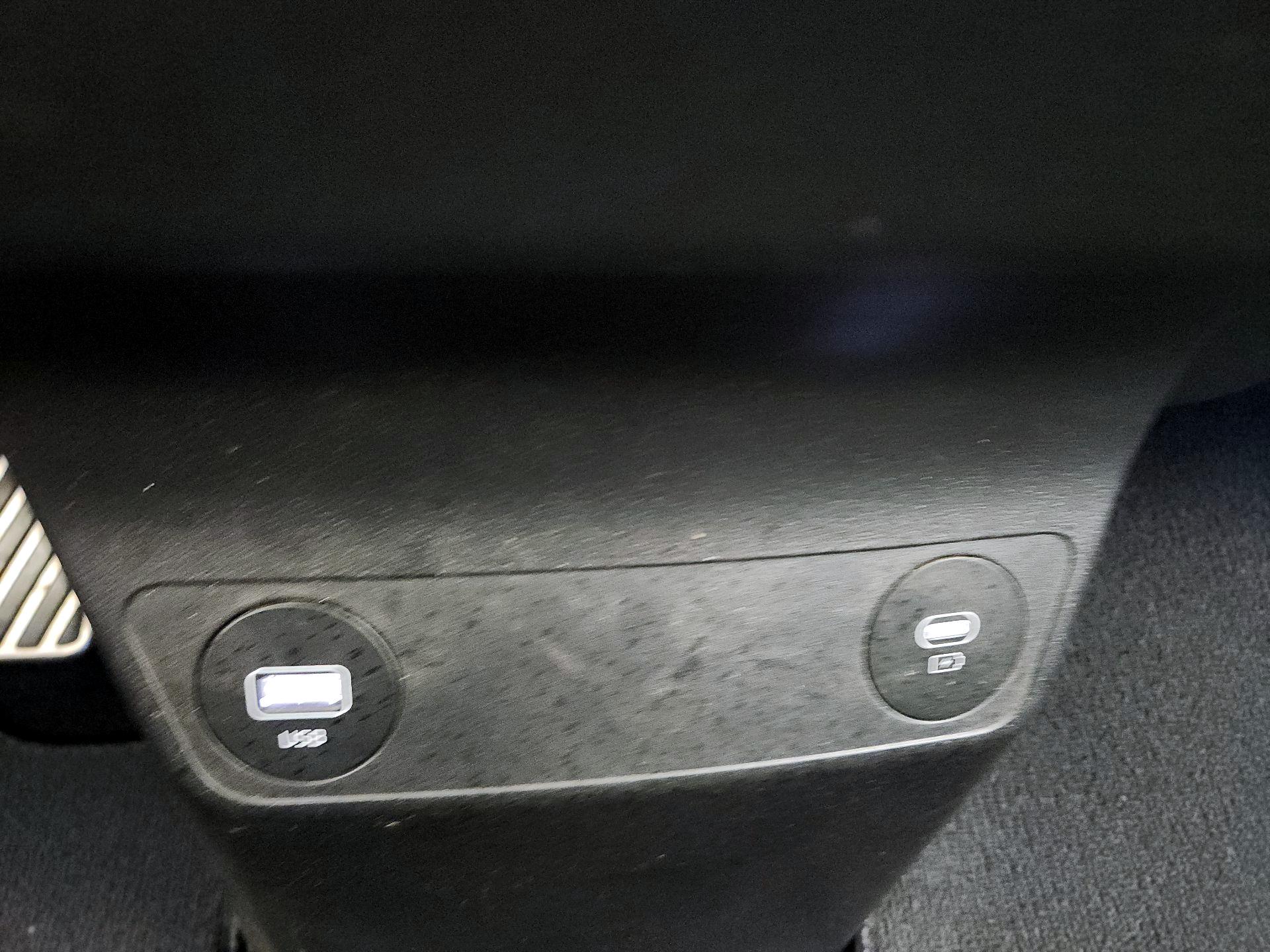 Thumbnail: 2022 Kia EV6 - 19