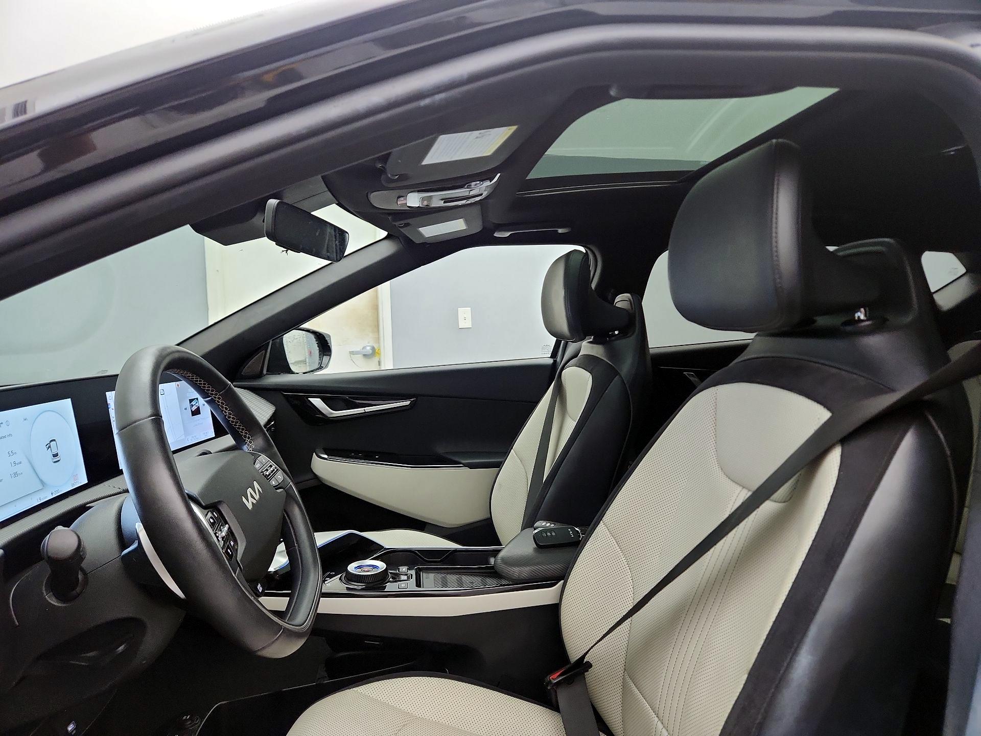 Thumbnail: 2022 Kia EV6 - 20