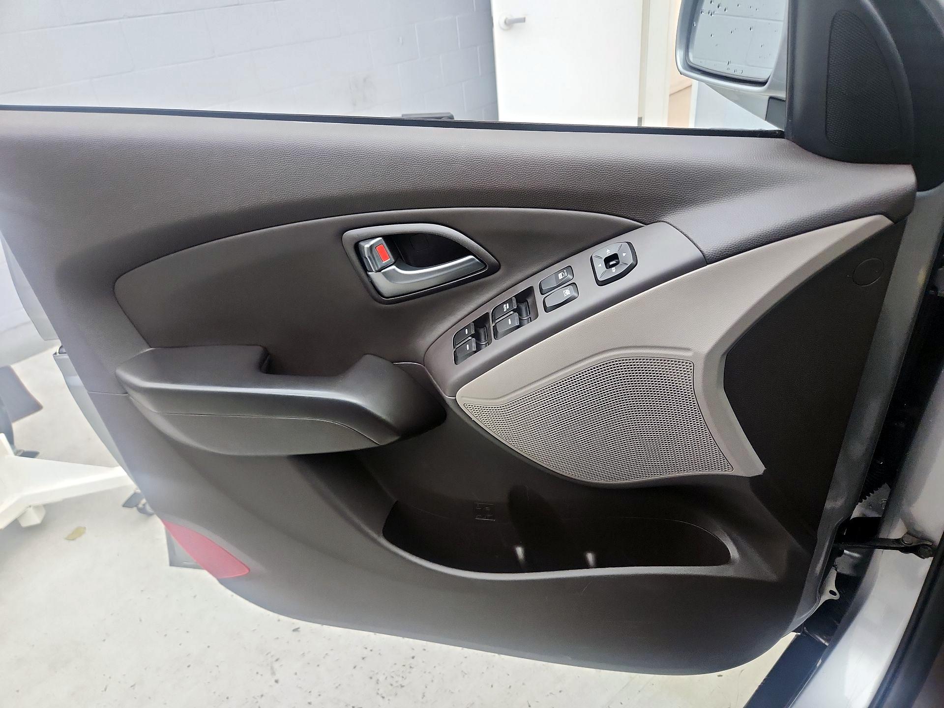 Thumbnail: 2015 Hyundai Tucson - 12