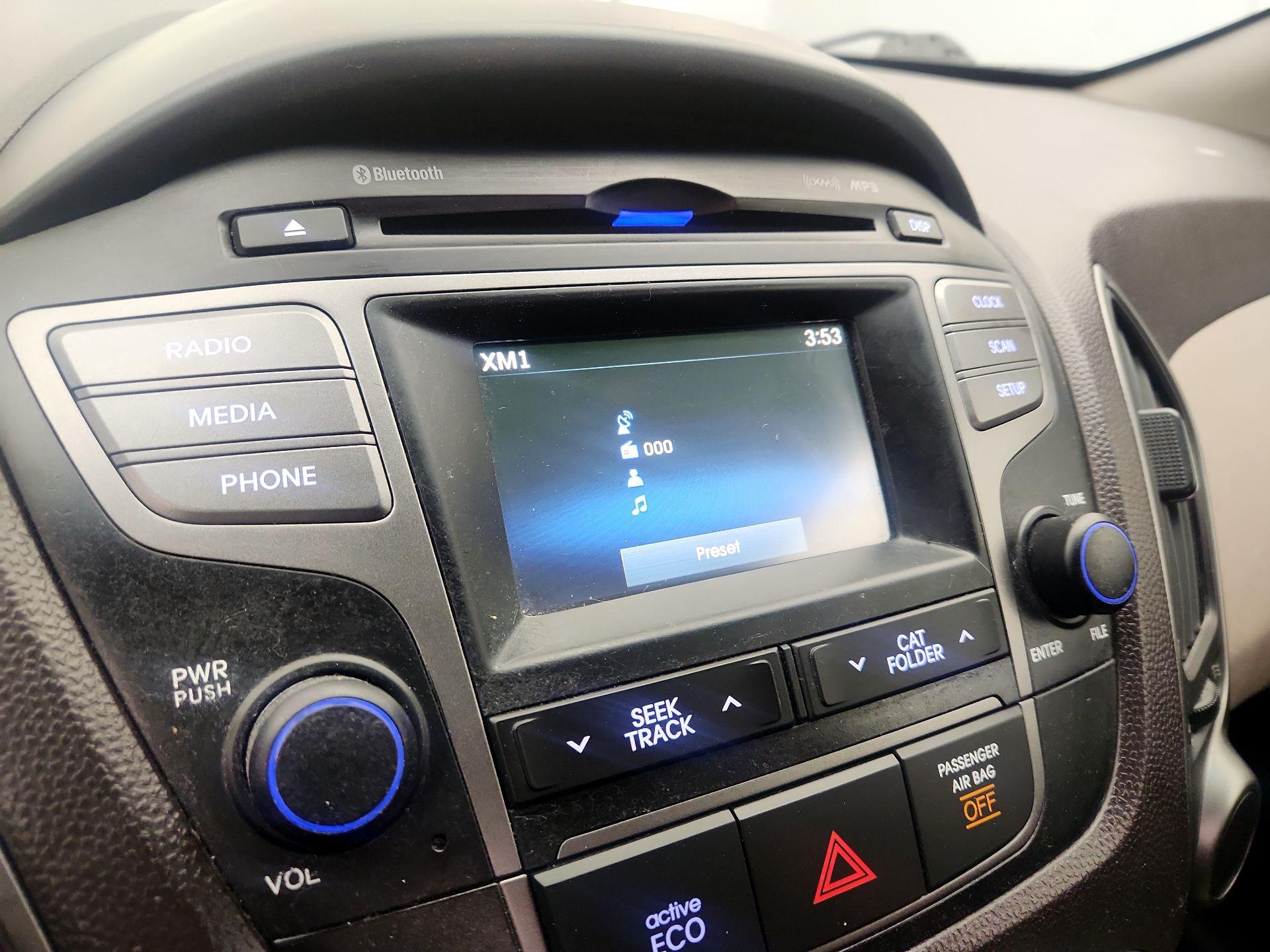 Thumbnail: 2015 Hyundai Tucson - 15