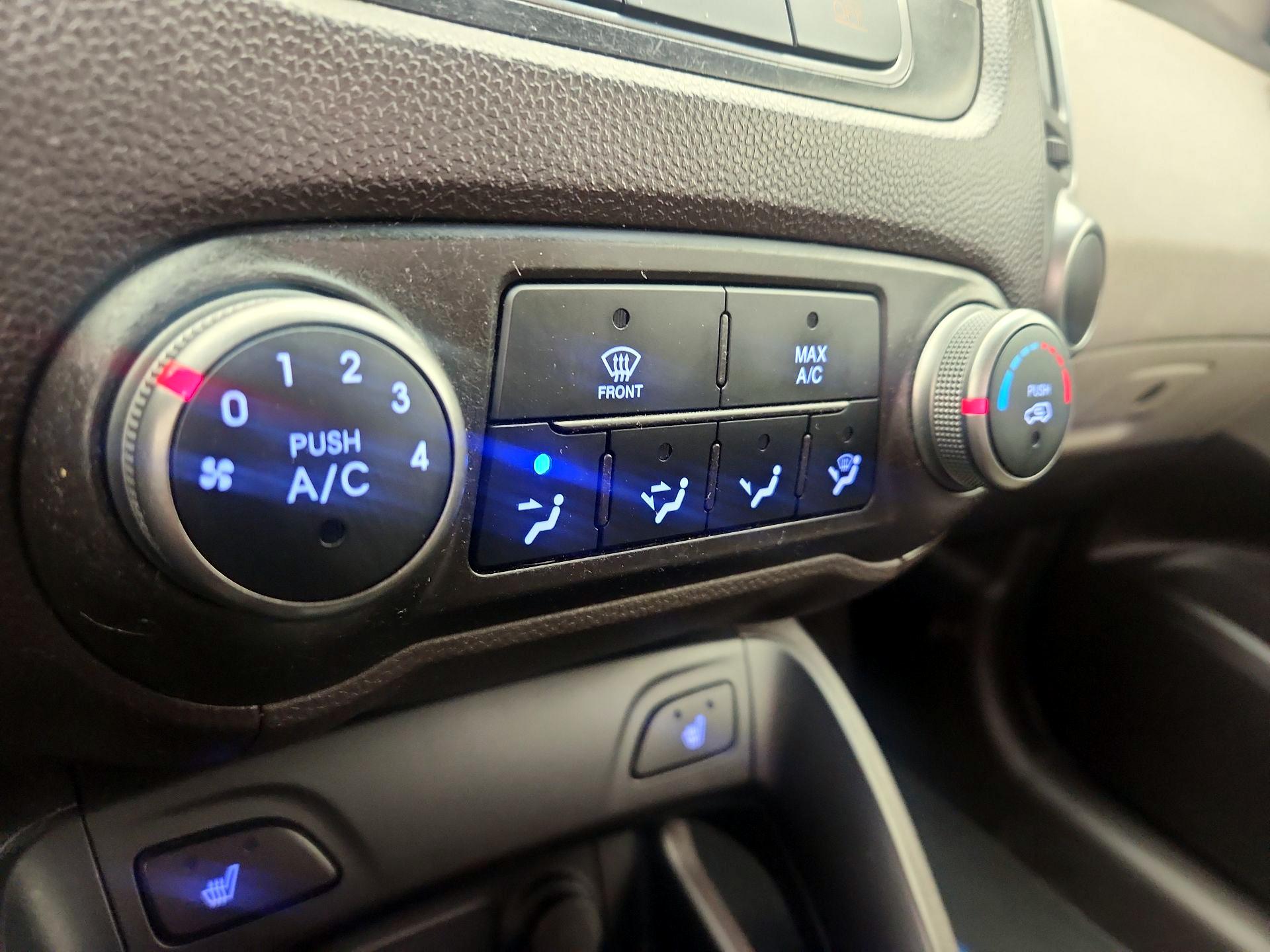 Thumbnail: 2015 Hyundai Tucson - 16
