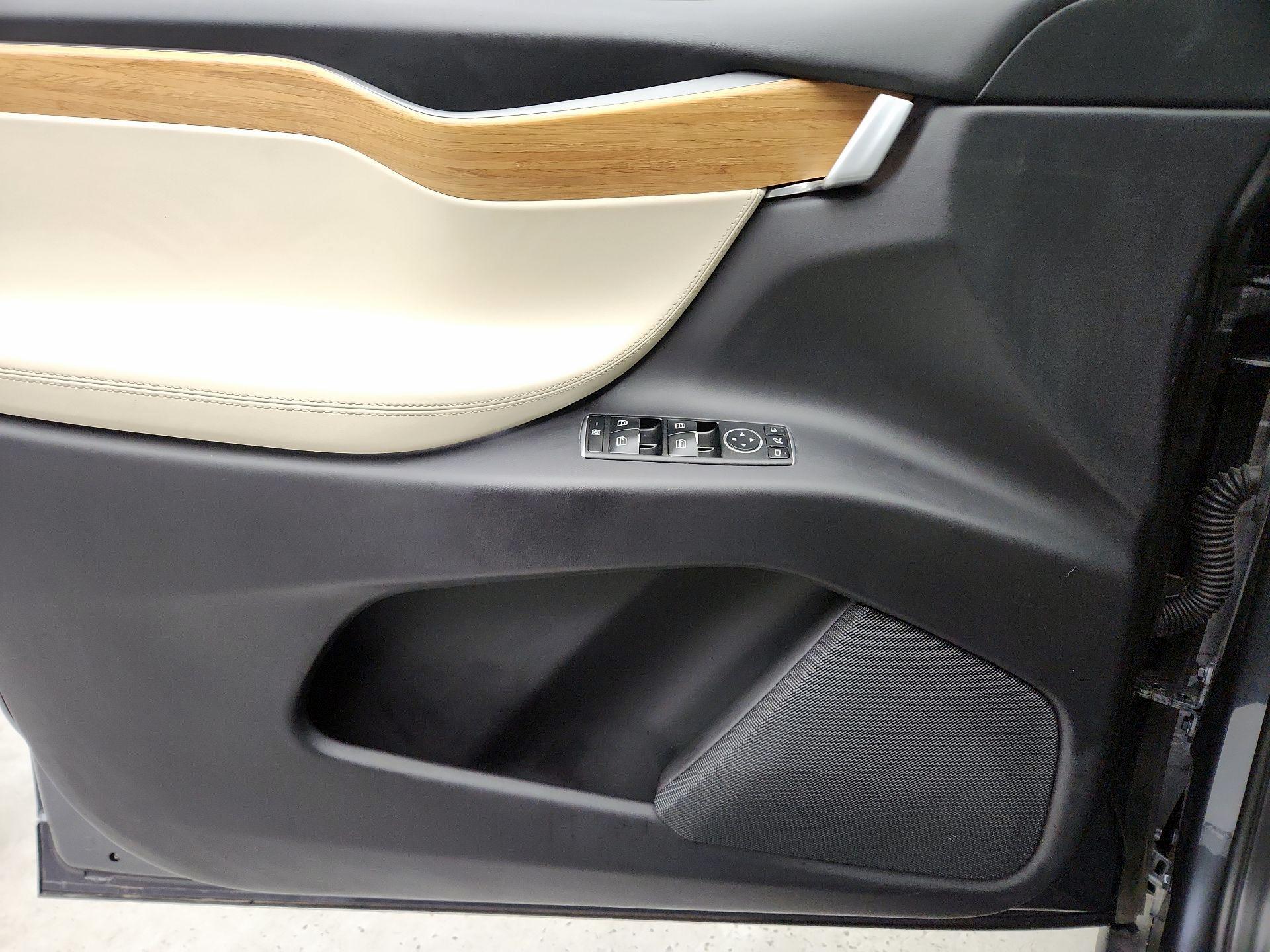 Thumbnail: 2019 Tesla Model X - 12