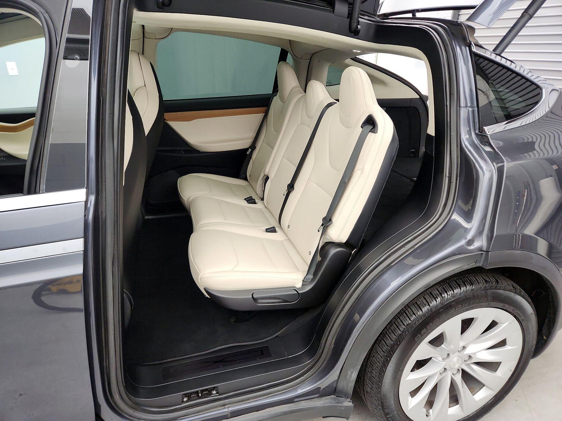 Thumbnail: 2019 Tesla Model X - 19