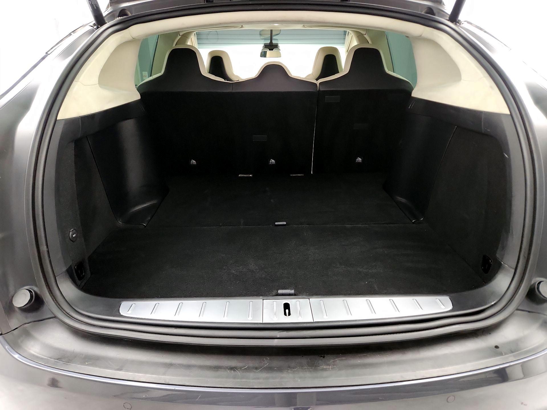 Thumbnail: 2019 Tesla Model X - 20