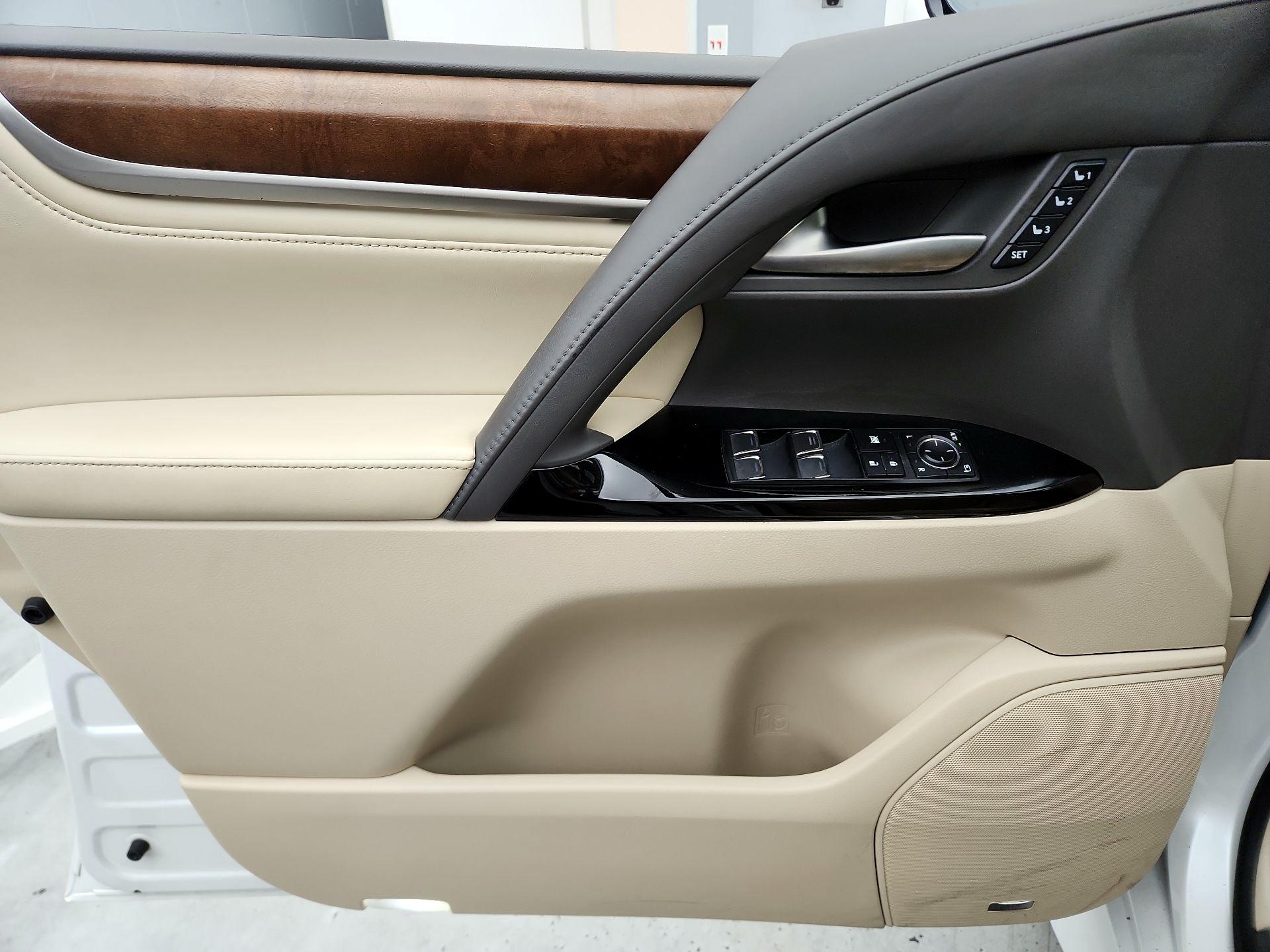 Thumbnail: 2019 Lexus LX - 12