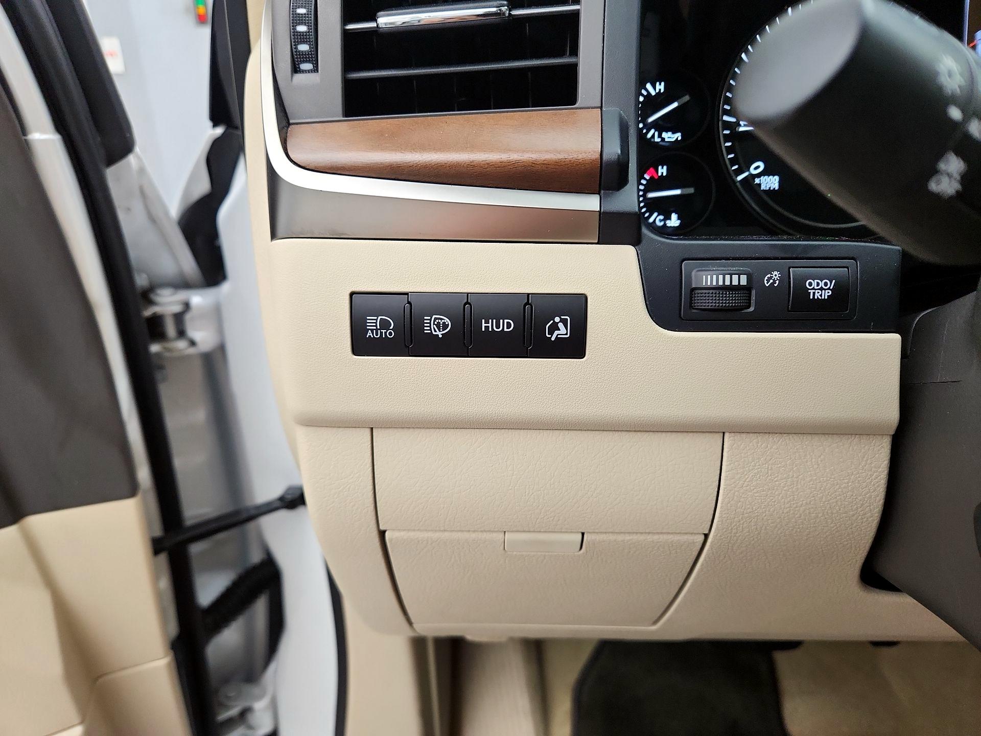 Thumbnail: 2019 Lexus LX - 13