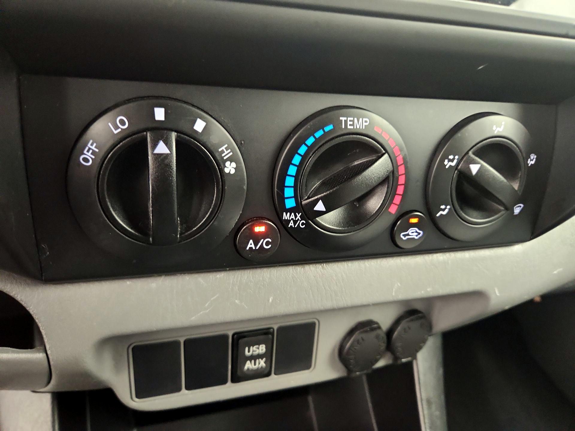 Thumbnail: 2015 Toyota Tacoma - 15