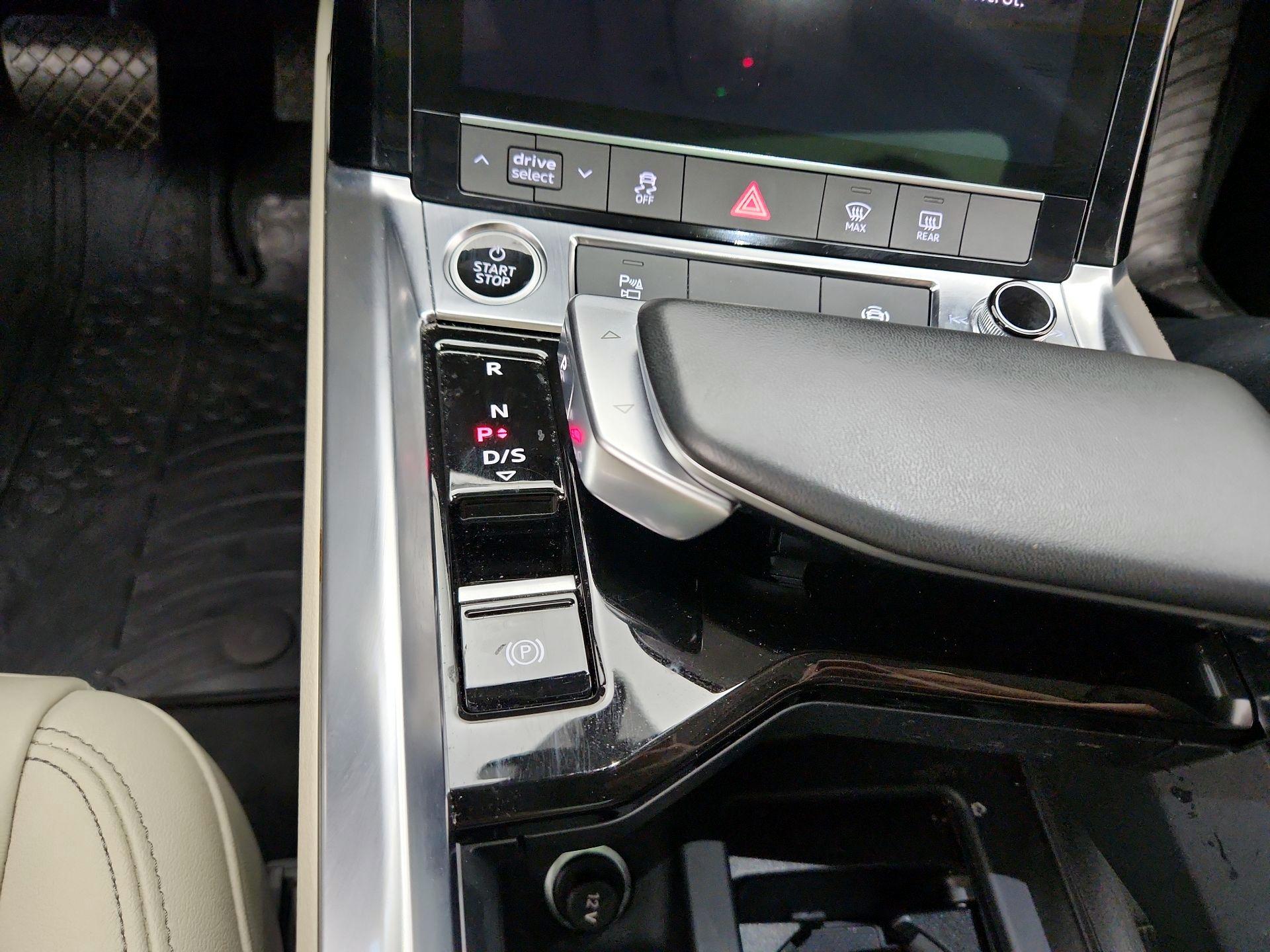 Thumbnail: 2024 Audi Q8 e-tron - 18