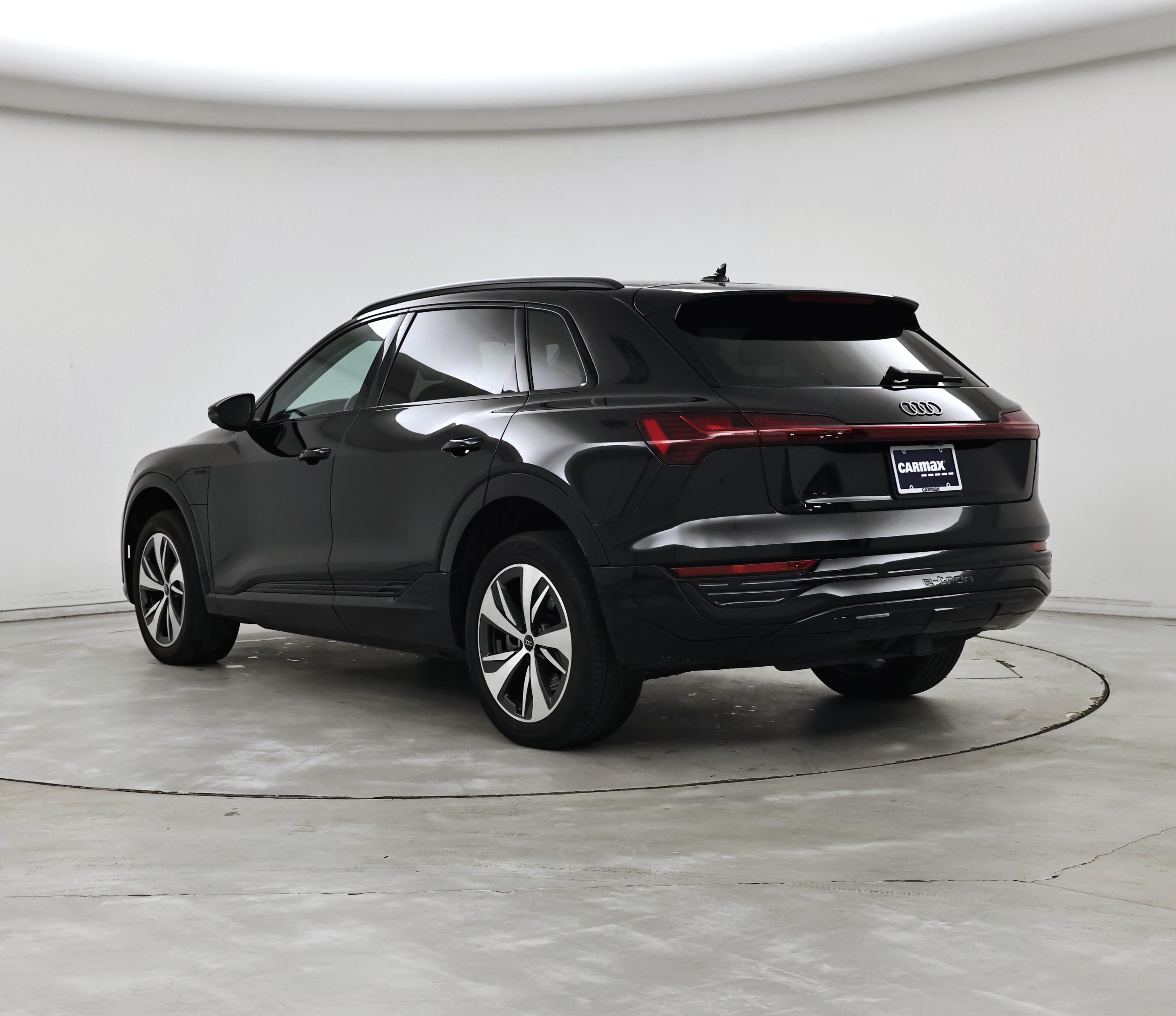 Thumbnail: 2024 Audi Q8 e-tron - 2