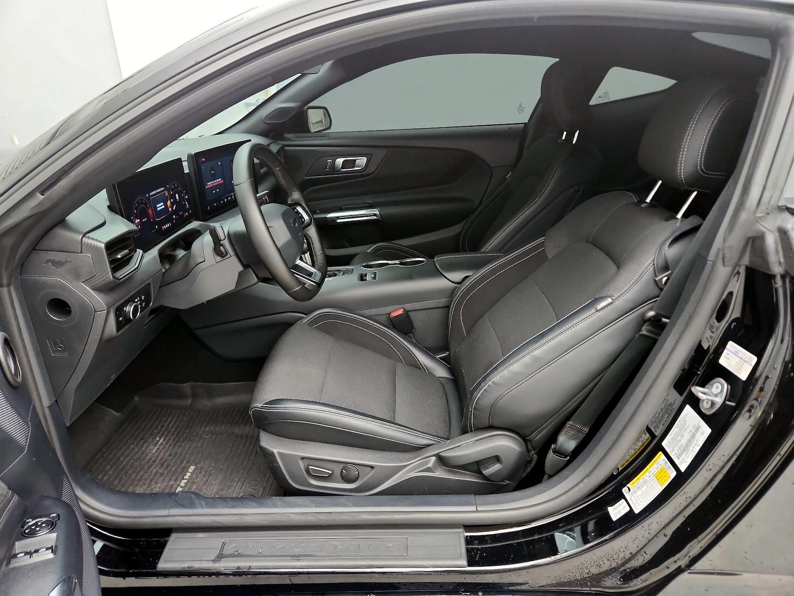 2024 Ford Mustang EcoBoost - Photo 12