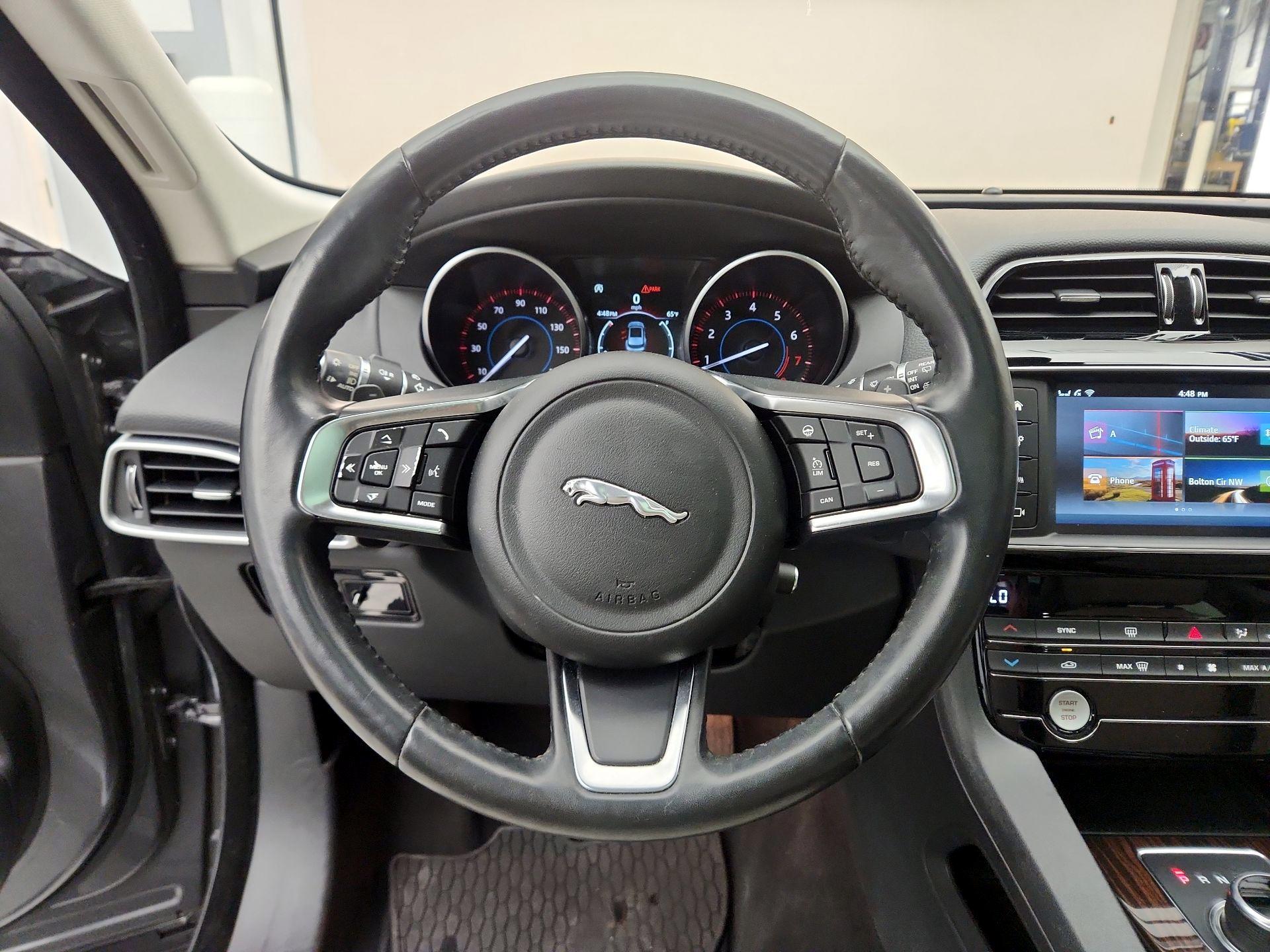 Thumbnail: 2018 Jaguar F-Pace - 10