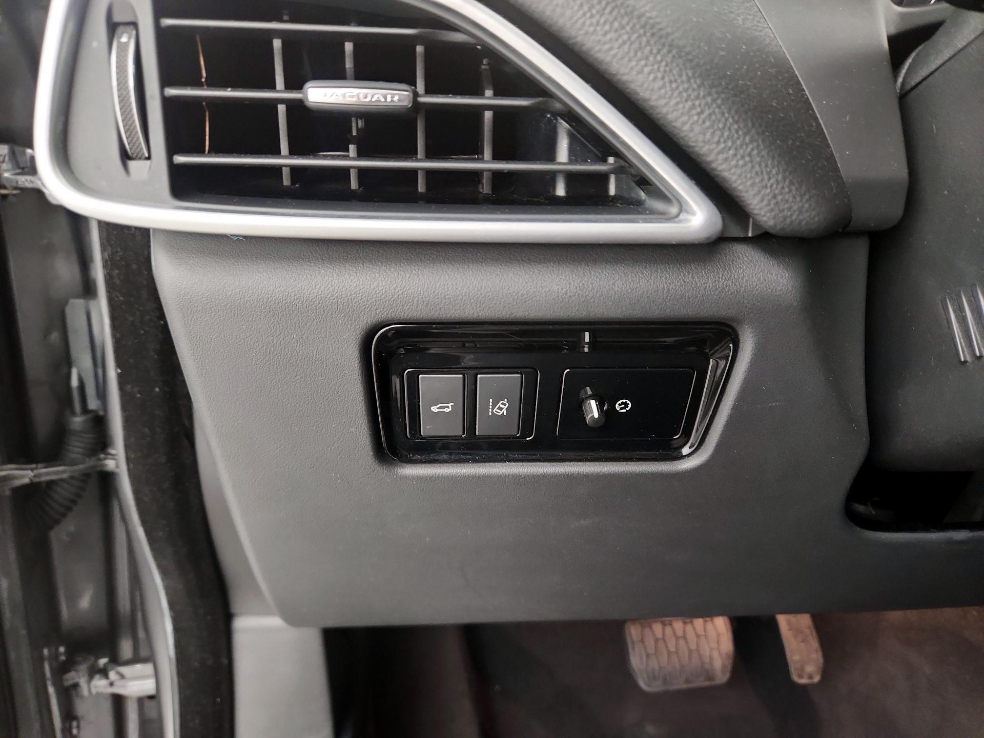 Thumbnail: 2018 Jaguar F-Pace - 13