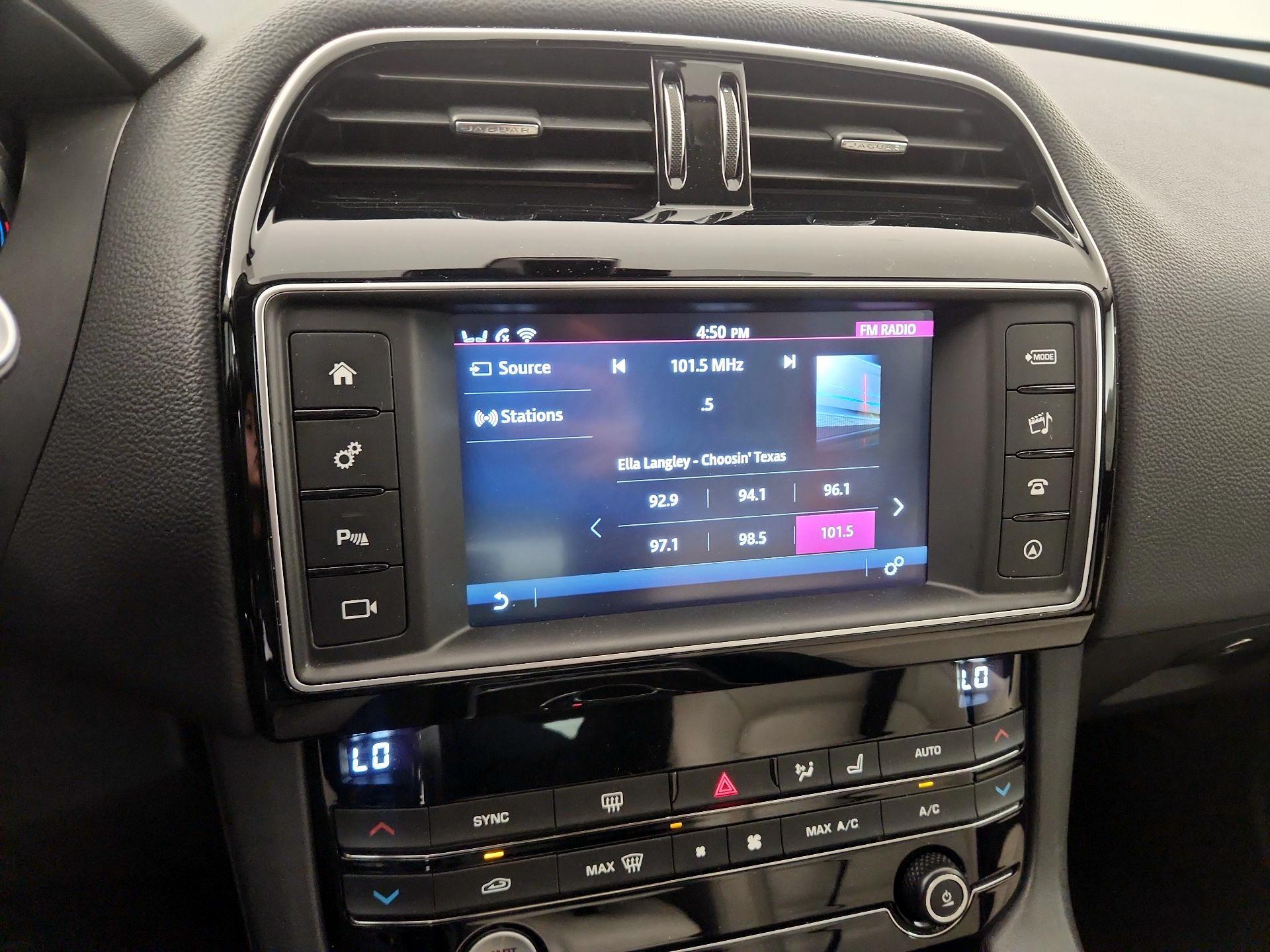 Thumbnail: 2018 Jaguar F-Pace - 15