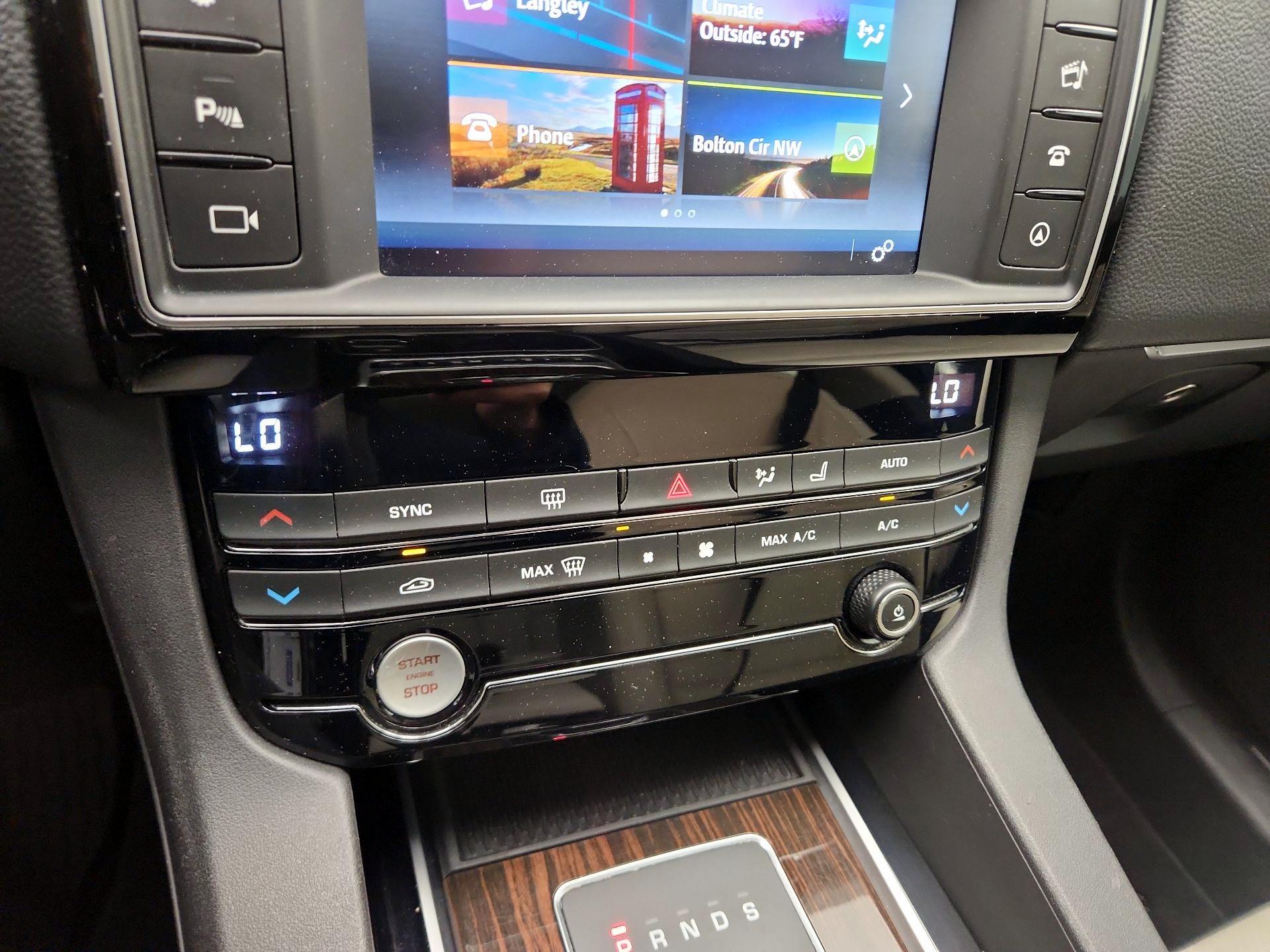 Thumbnail: 2018 Jaguar F-Pace - 16