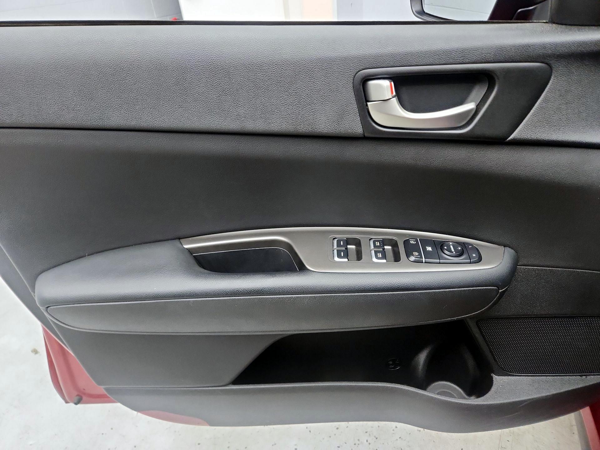 Thumbnail: 2020 Kia Optima - 12