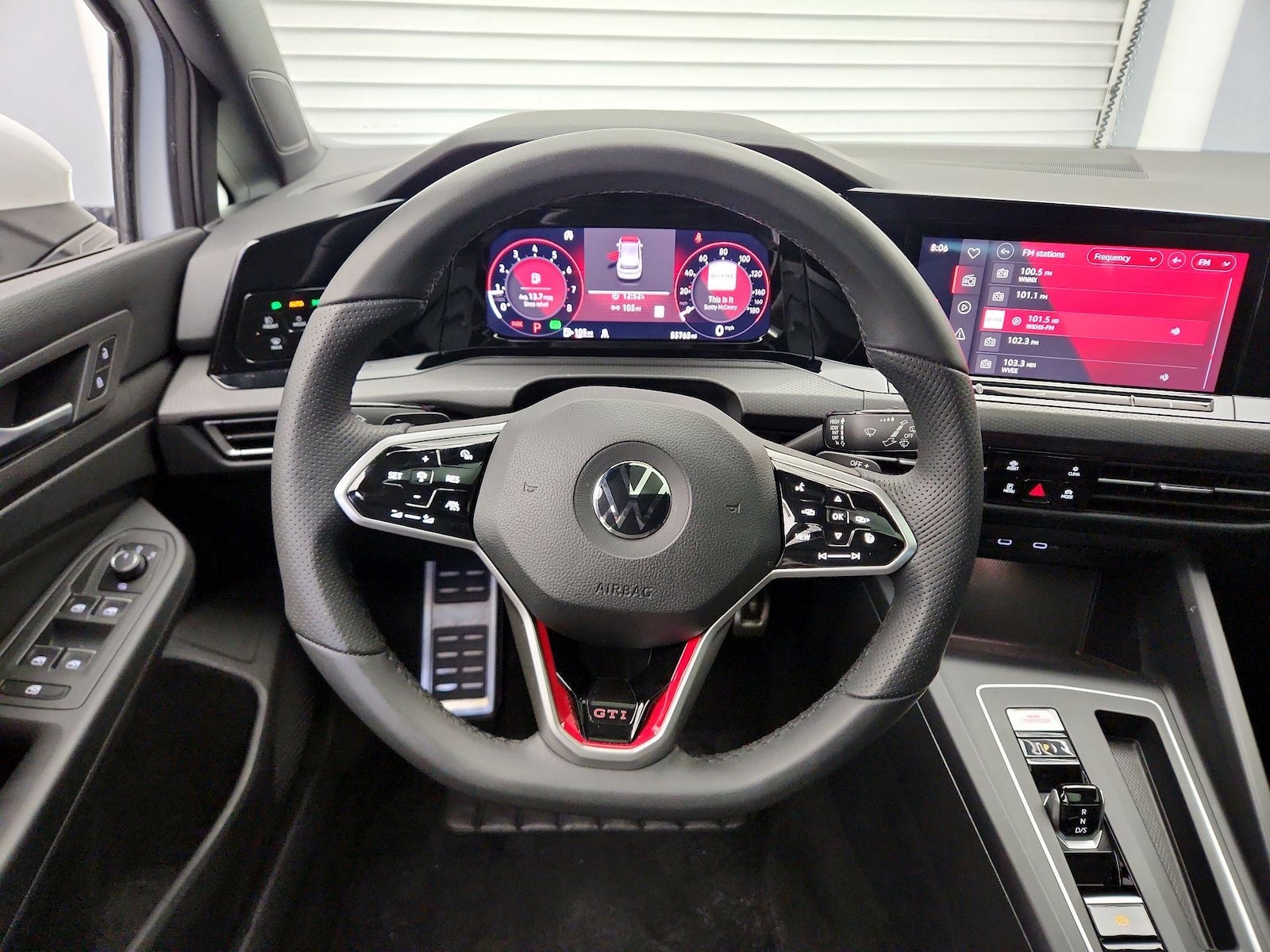 2022 Volkswagen Golf GTI SE - Photo 11