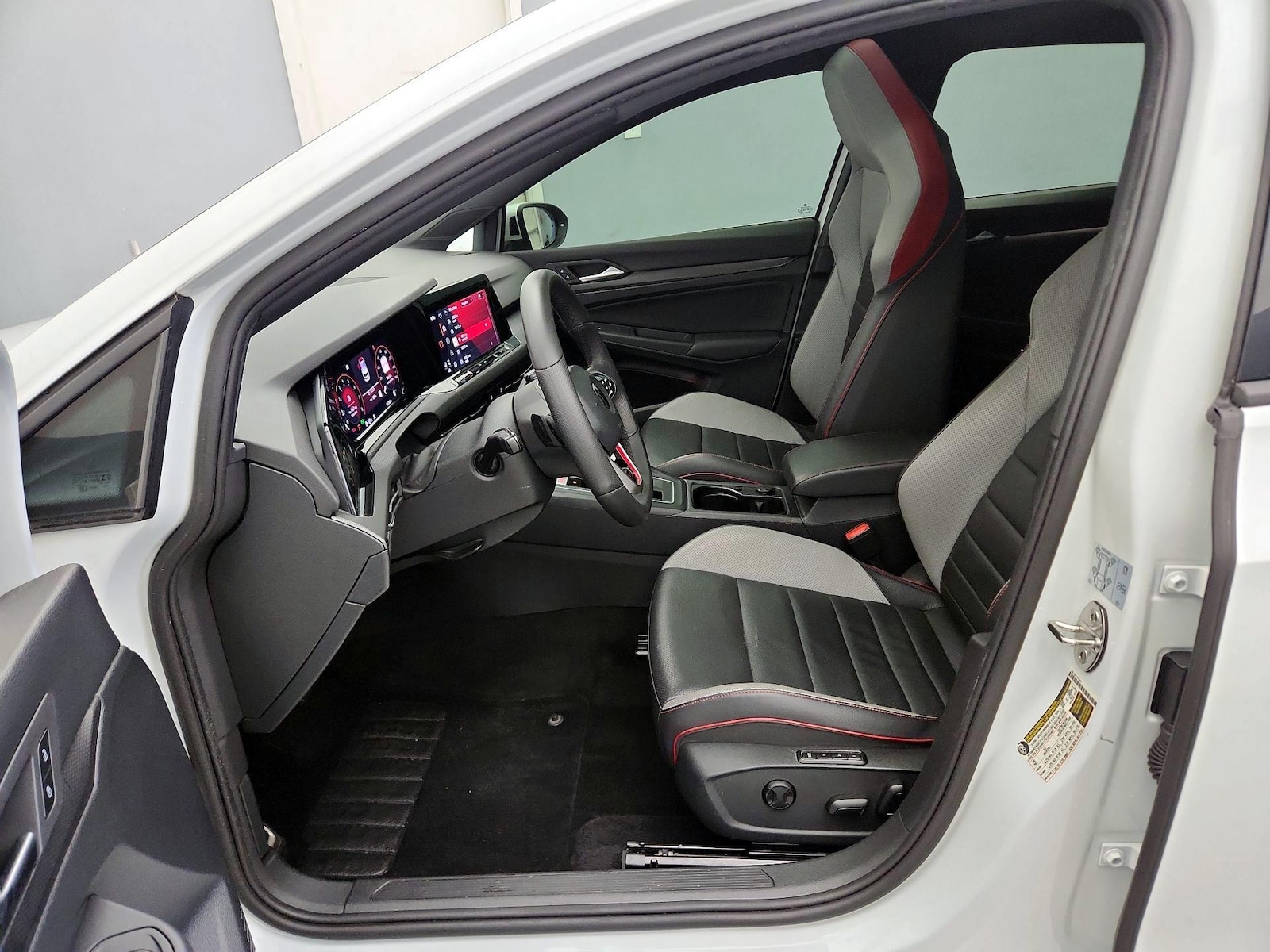 2022 Volkswagen Golf GTI SE - Photo 12